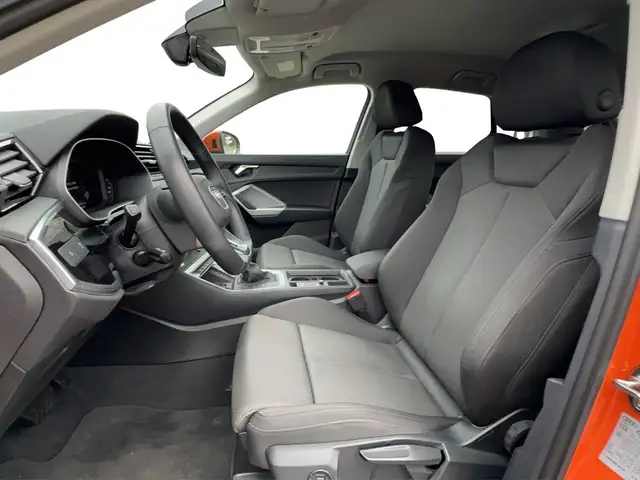 Audi Q3 view 11