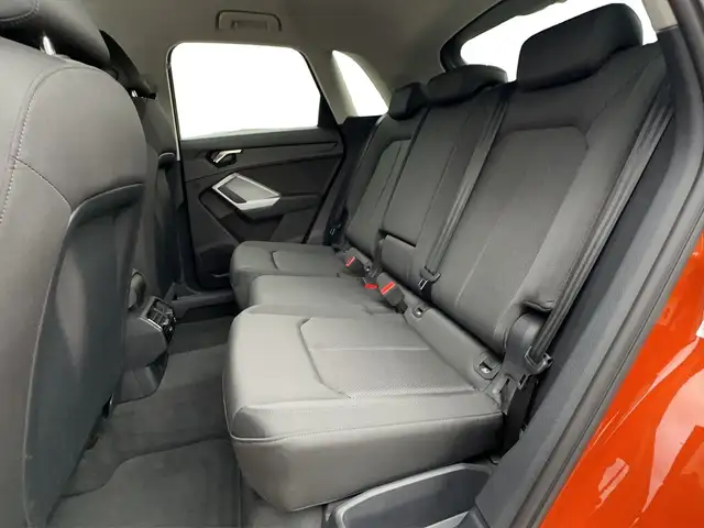 Audi Q3 view 15