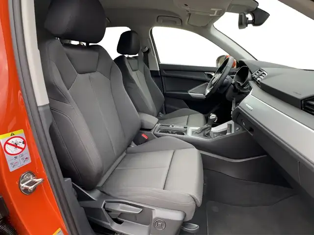 Audi Q3 view 10