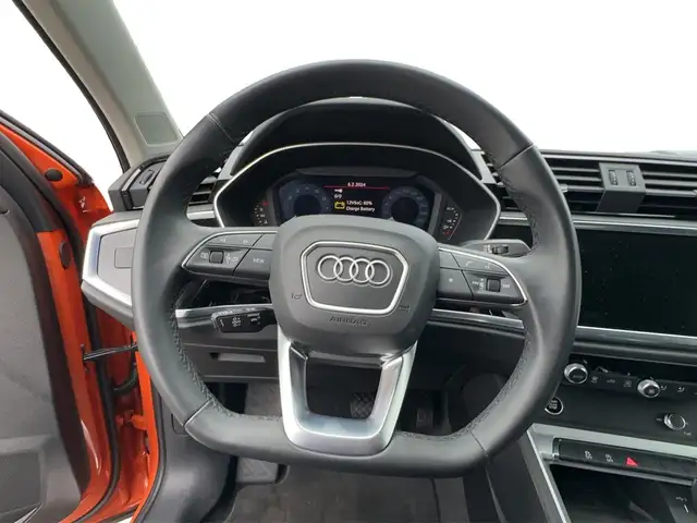 Audi Q3 view 13
