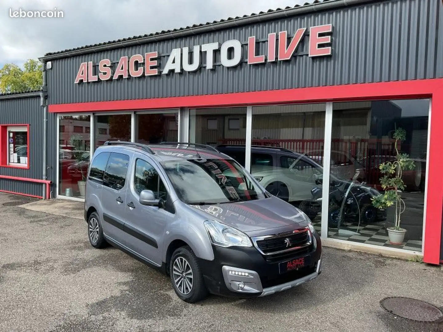 Peugeot Partner Tepee 1.6 BLUEHDI 120CH OUTDOOR S&S Grau - 1