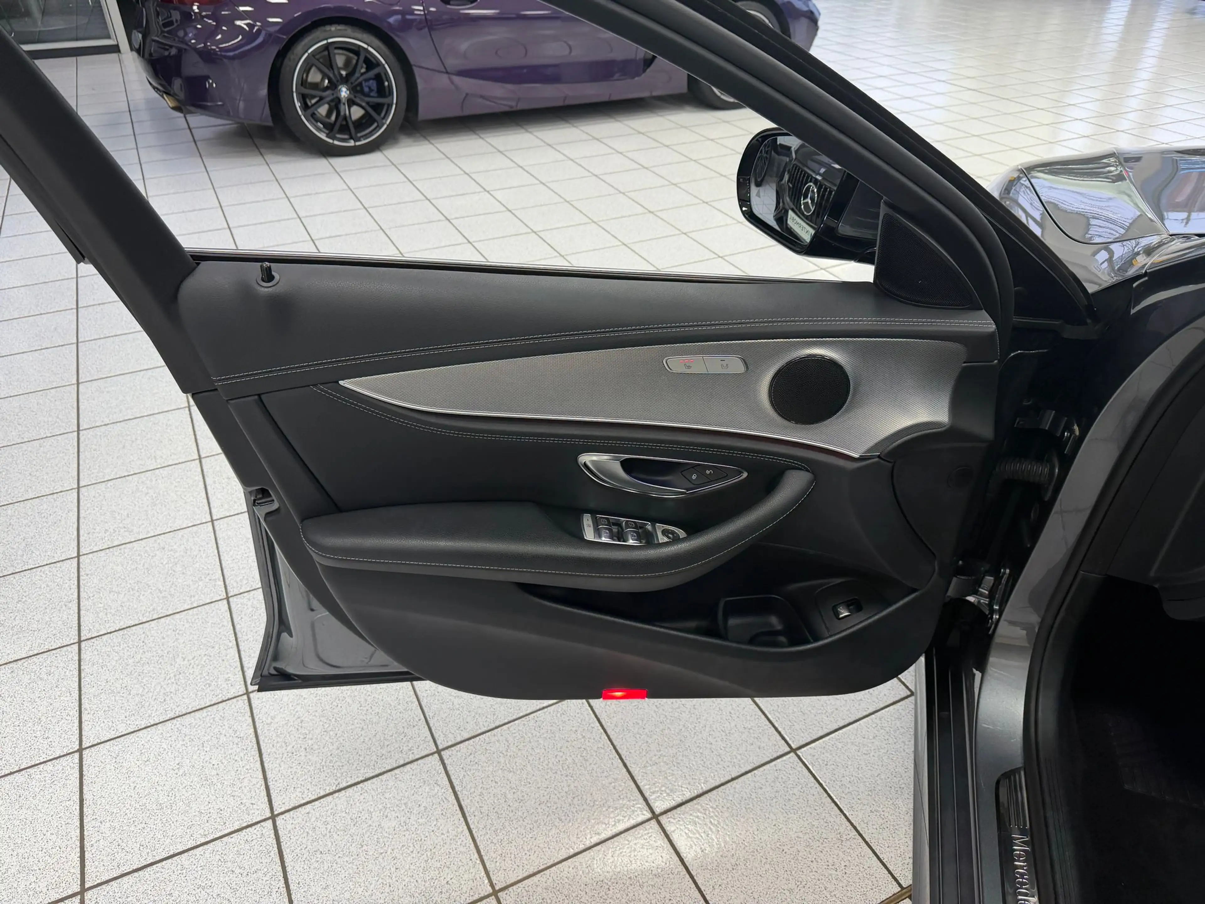 Mercedes-Benz E 400 d 4MATIC*AMG*ESD*MULTIBEAM*WIDESCREEN*360° — photo 9