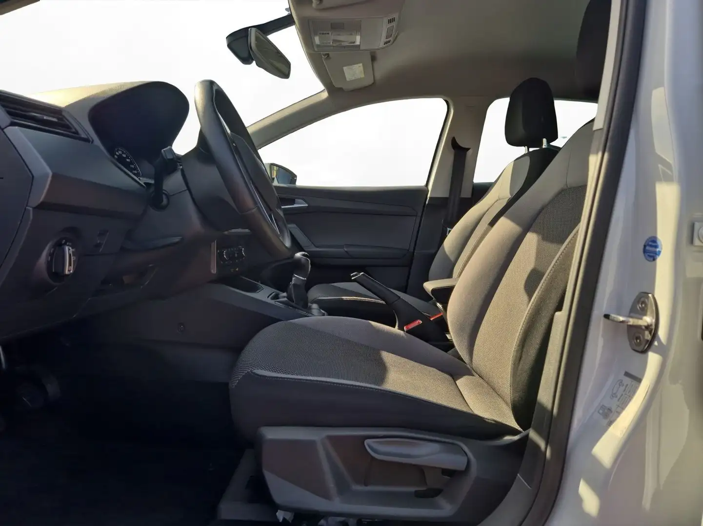 SEAT Ibiza 1.6 TDI Style Navi PDC SiHz Weiß - 2