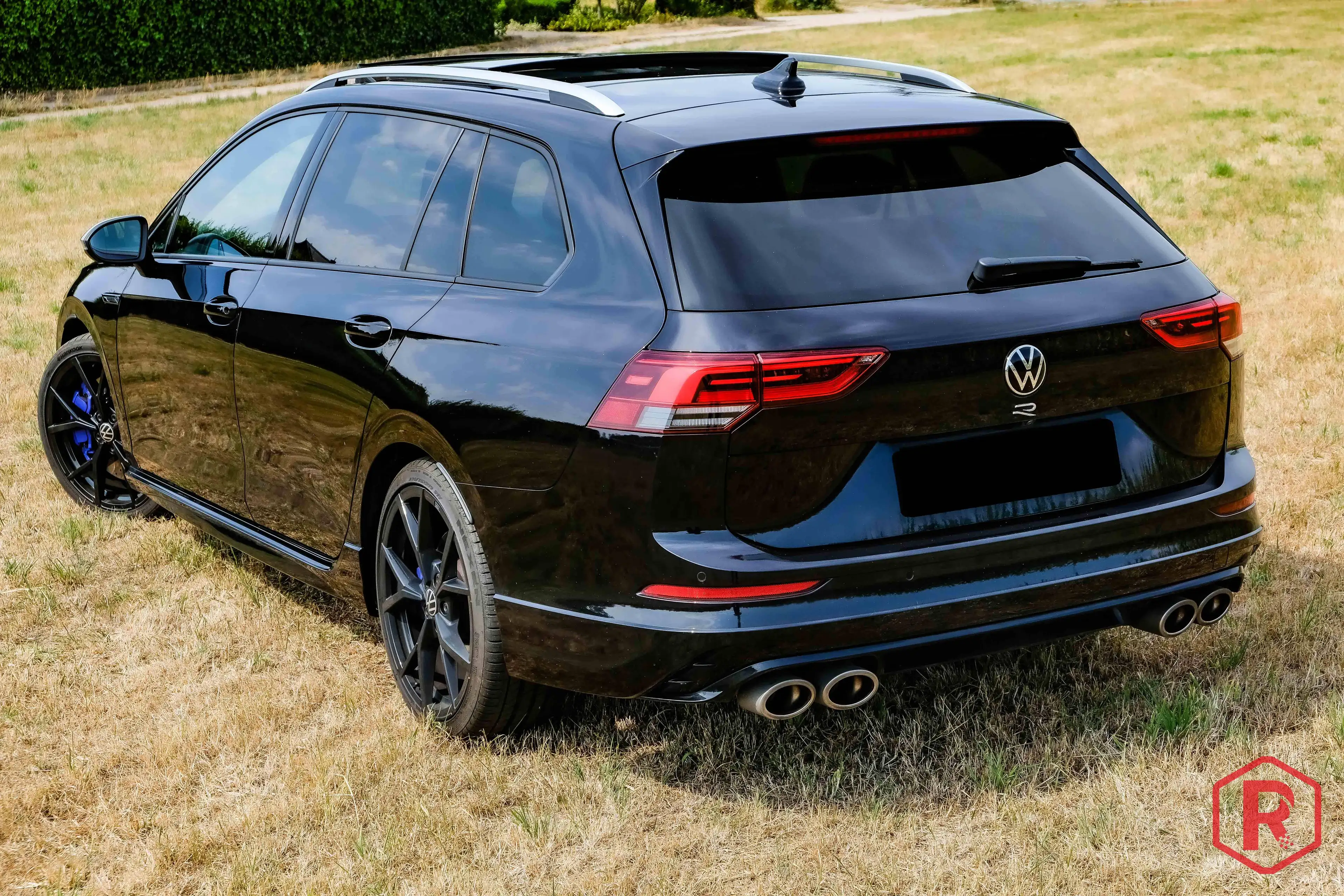 Volkswagen Golf R Variant 2.0 320pk Pano IQ Drive Matrix — photo 5
