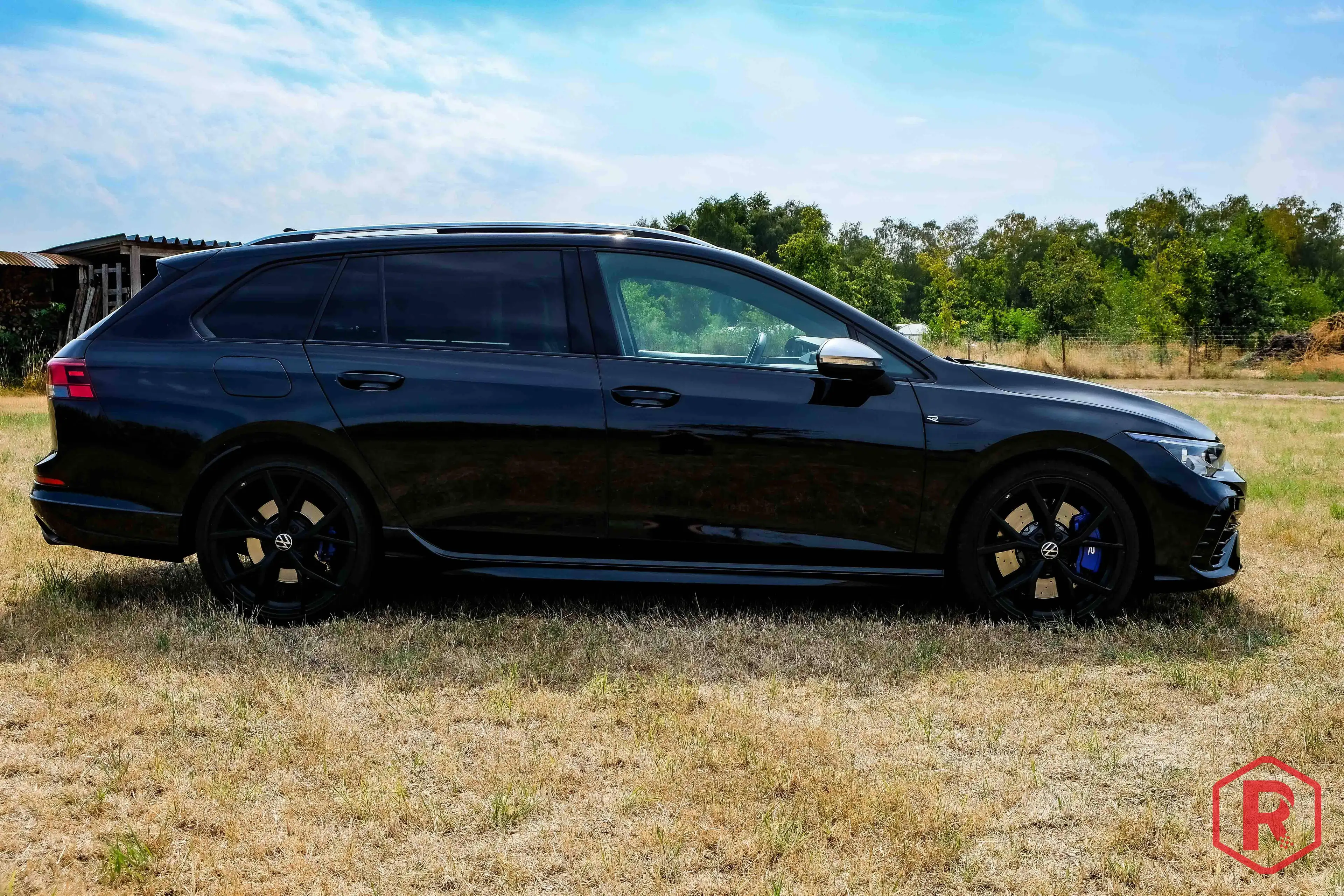 Volkswagen Golf R Variant 2.0 320pk Pano IQ Drive Matrix — photo 2