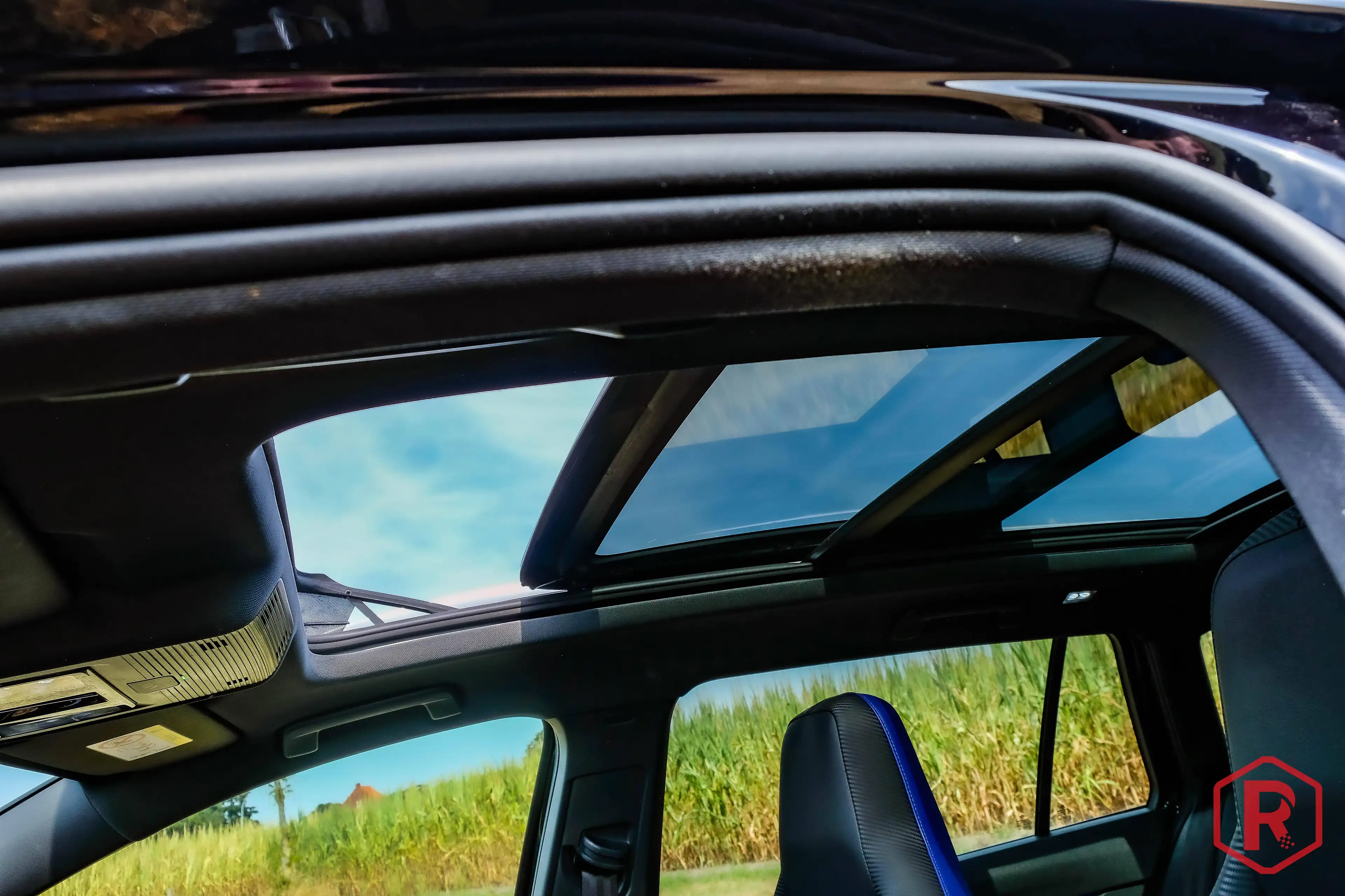 Volkswagen Golf R Variant 2.0 320pk Pano IQ Drive Matrix — photo 15