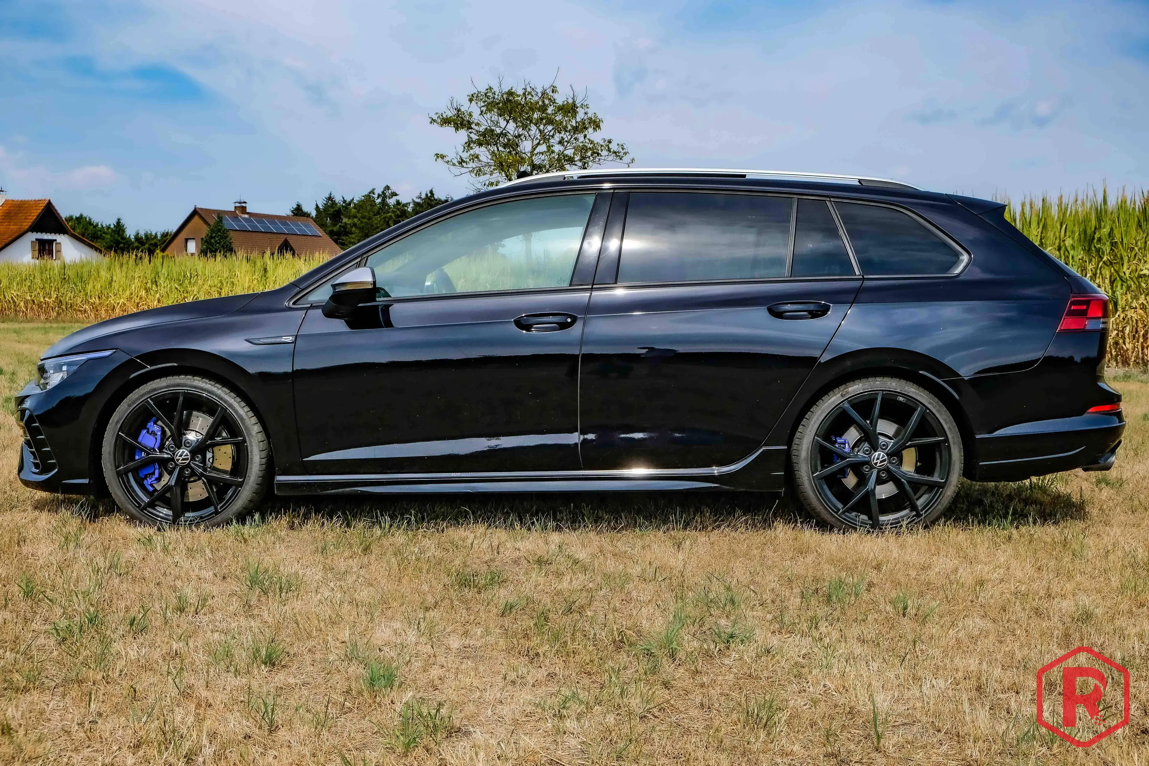 Volkswagen Golf R Variant 2.0 320pk Pano IQ Drive Matrix — photo 6