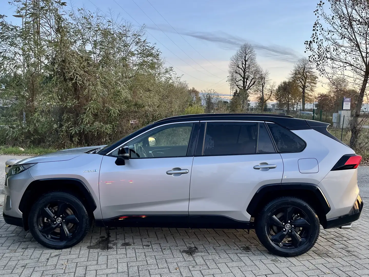 Toyota RAV 4 Rav4 2.5 Full-Hybrid vvt-i h Style 2wd e-cvt my17 - 2