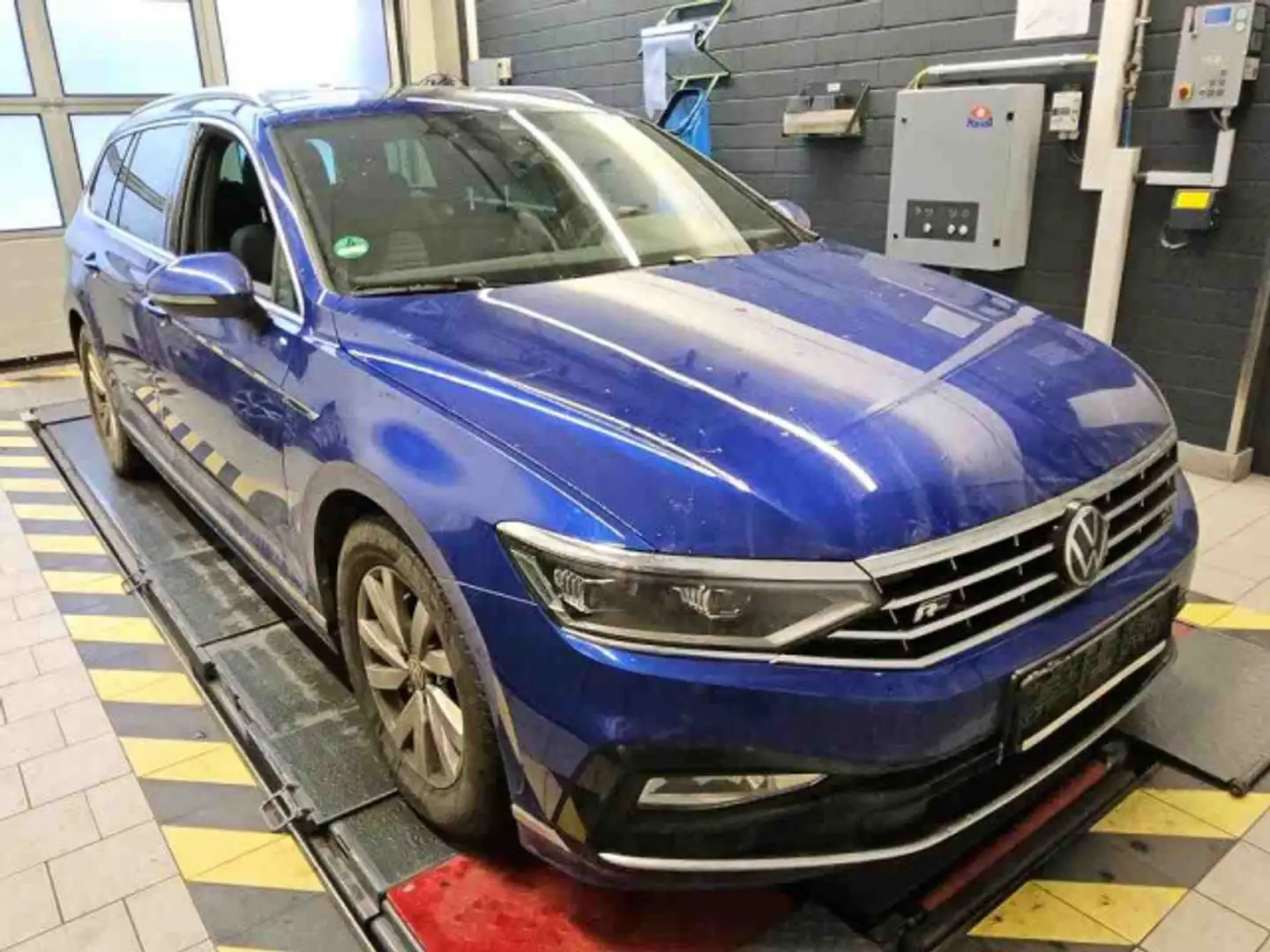 Volkswagen Passat Variant R-Line 2,0 TSI DSG Leder AHK Pano Blau - 2