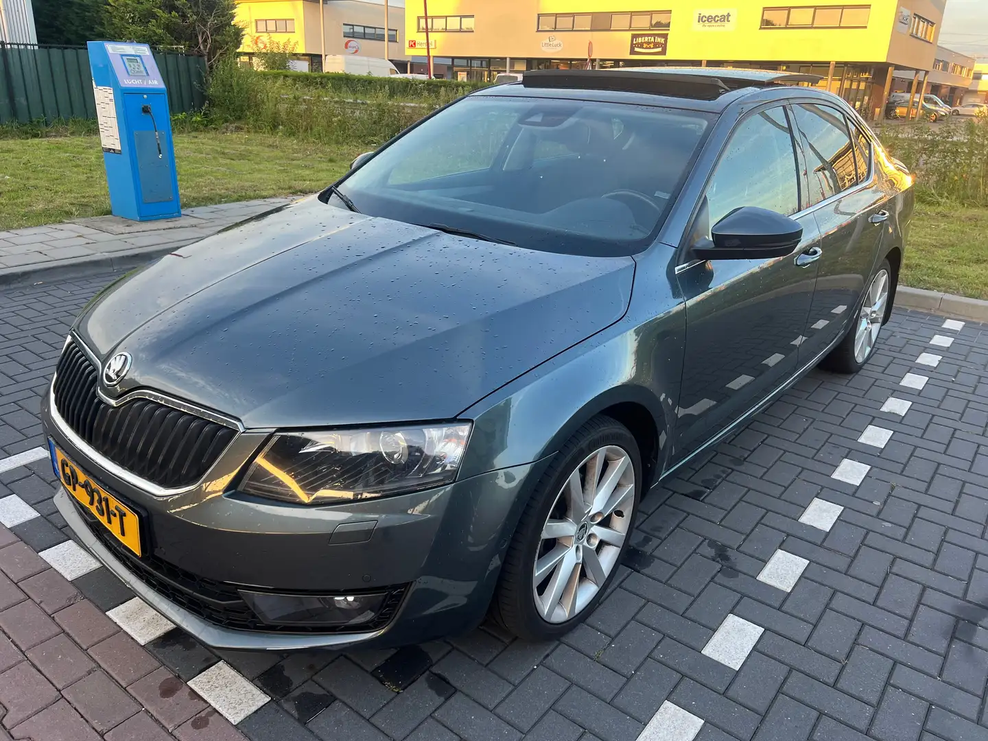 Skoda Octavia 1.4 TSI Grt Sty. Bns Grijs - 2