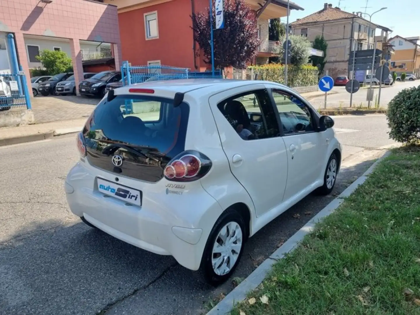 Toyota Aygo 1.0 12V VVT-i 5 porte Lounge Connect Weiß - 2