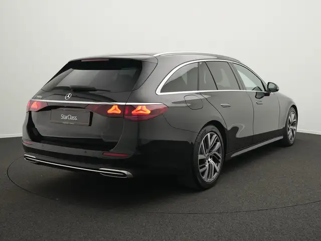 Mercedes-Benz E-Class view 3