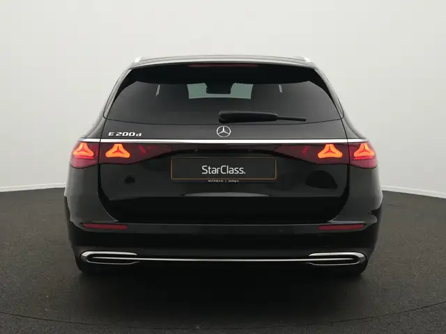 Mercedes-Benz E-Class view 4