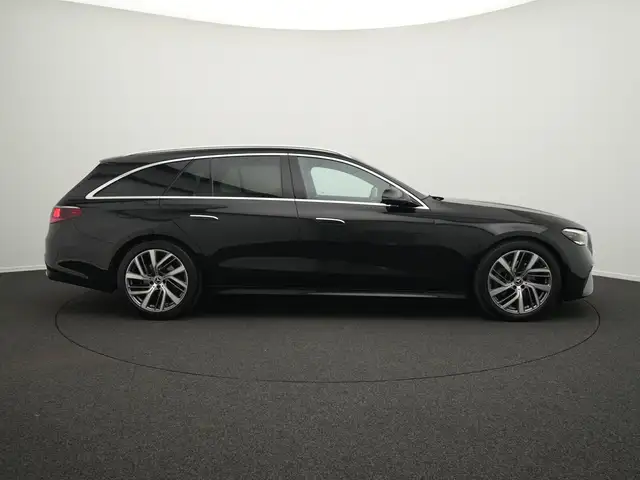 Mercedes-Benz E-Class view 5