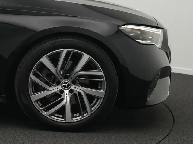 Mercedes-Benz E-Class view 8