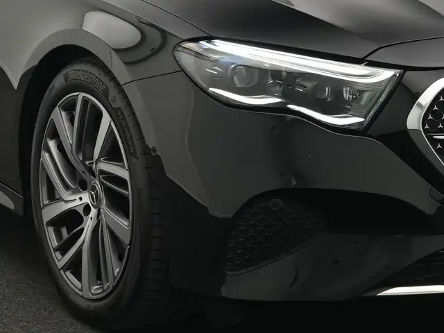 Mercedes-Benz E-Class view 9