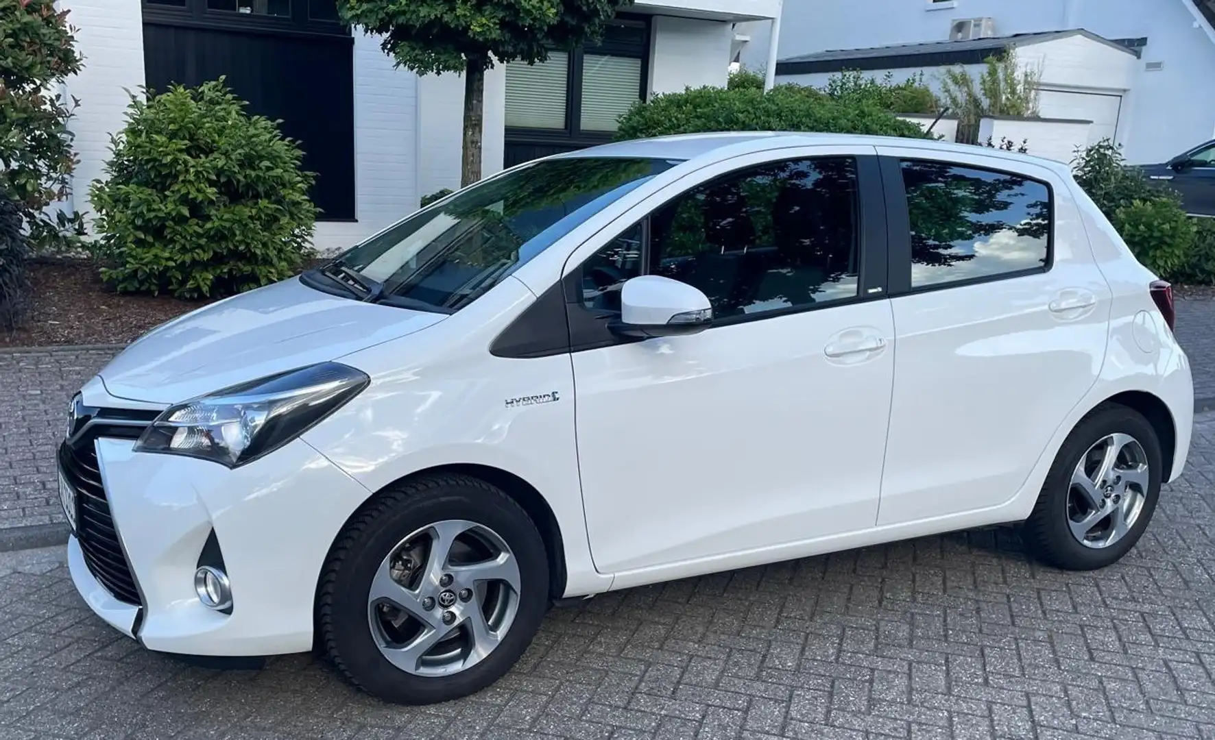 Toyota Yaris Edition-S Hybrid Weiß - 2