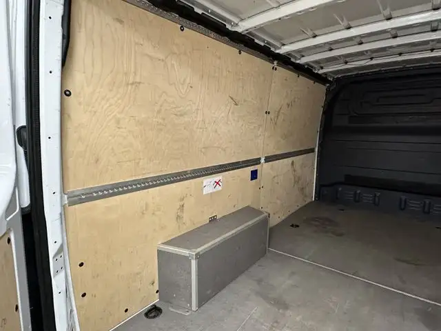 Mercedes-Benz Sprinter view 5