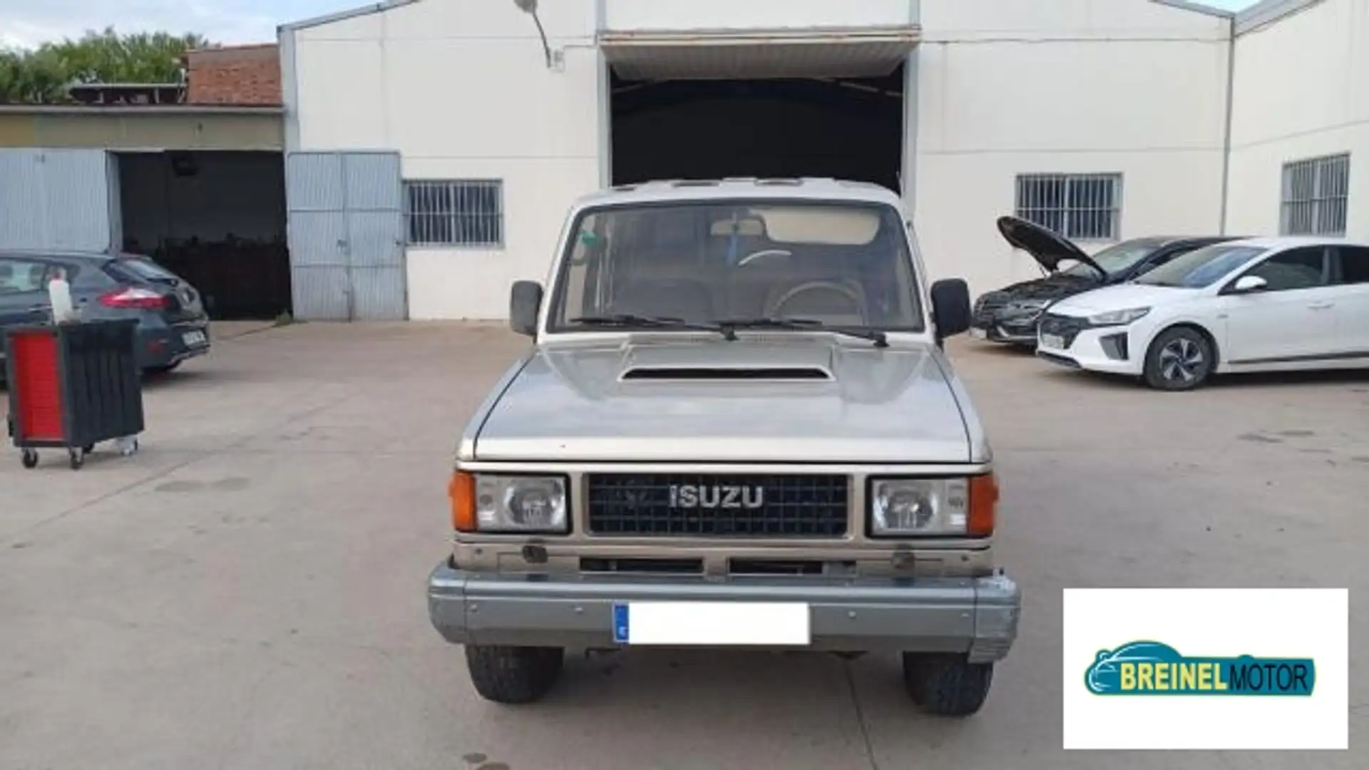 Isuzu Trooper 2.800 tdi 5 puertas Béžová - 1