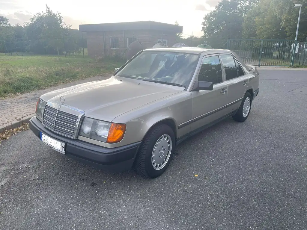 Mercedes-Benz E 230 1987 из Европы — купить под ключ