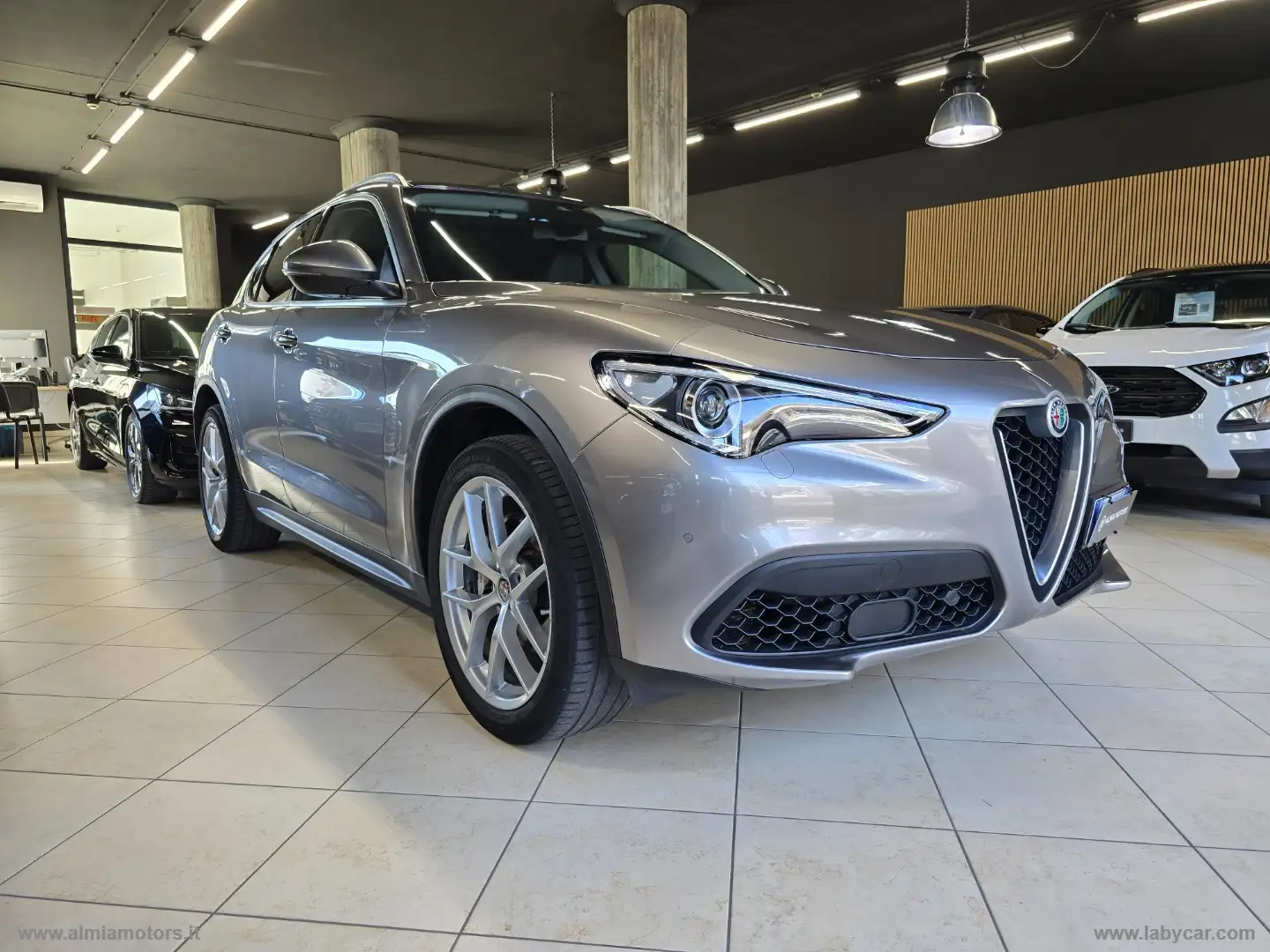 Alfa Romeo Stelvio 2.0 Turbo 280CV AT8 Q4 Grijs - 2