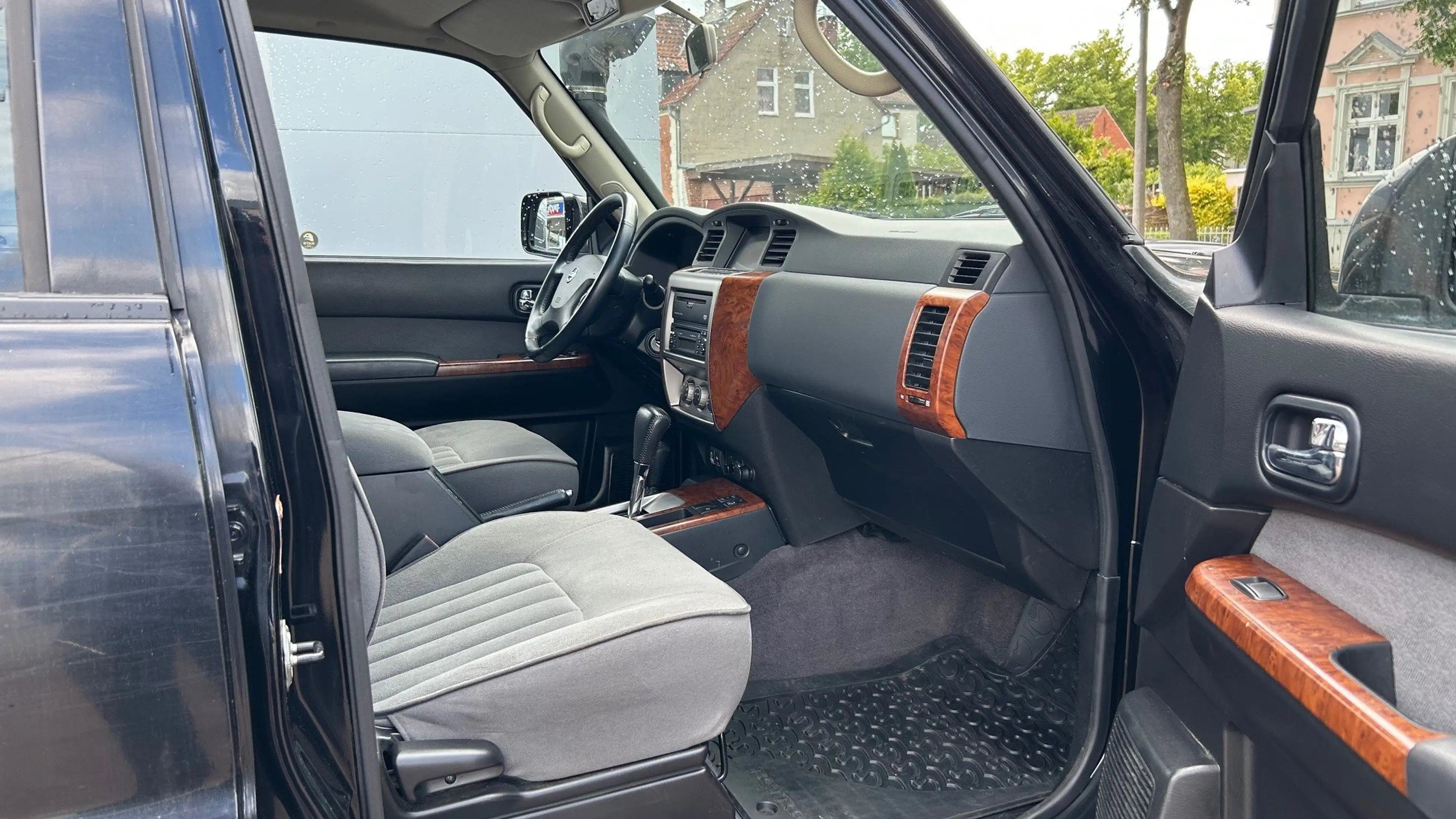 Nissan Patrol — photo 10