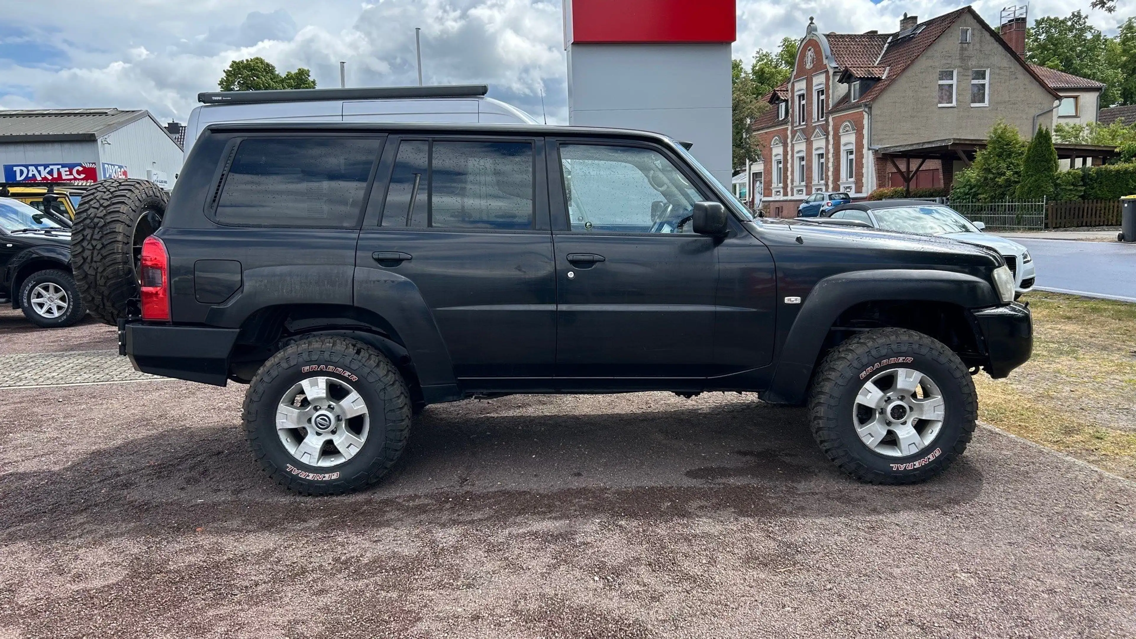 Nissan Patrol — photo 3