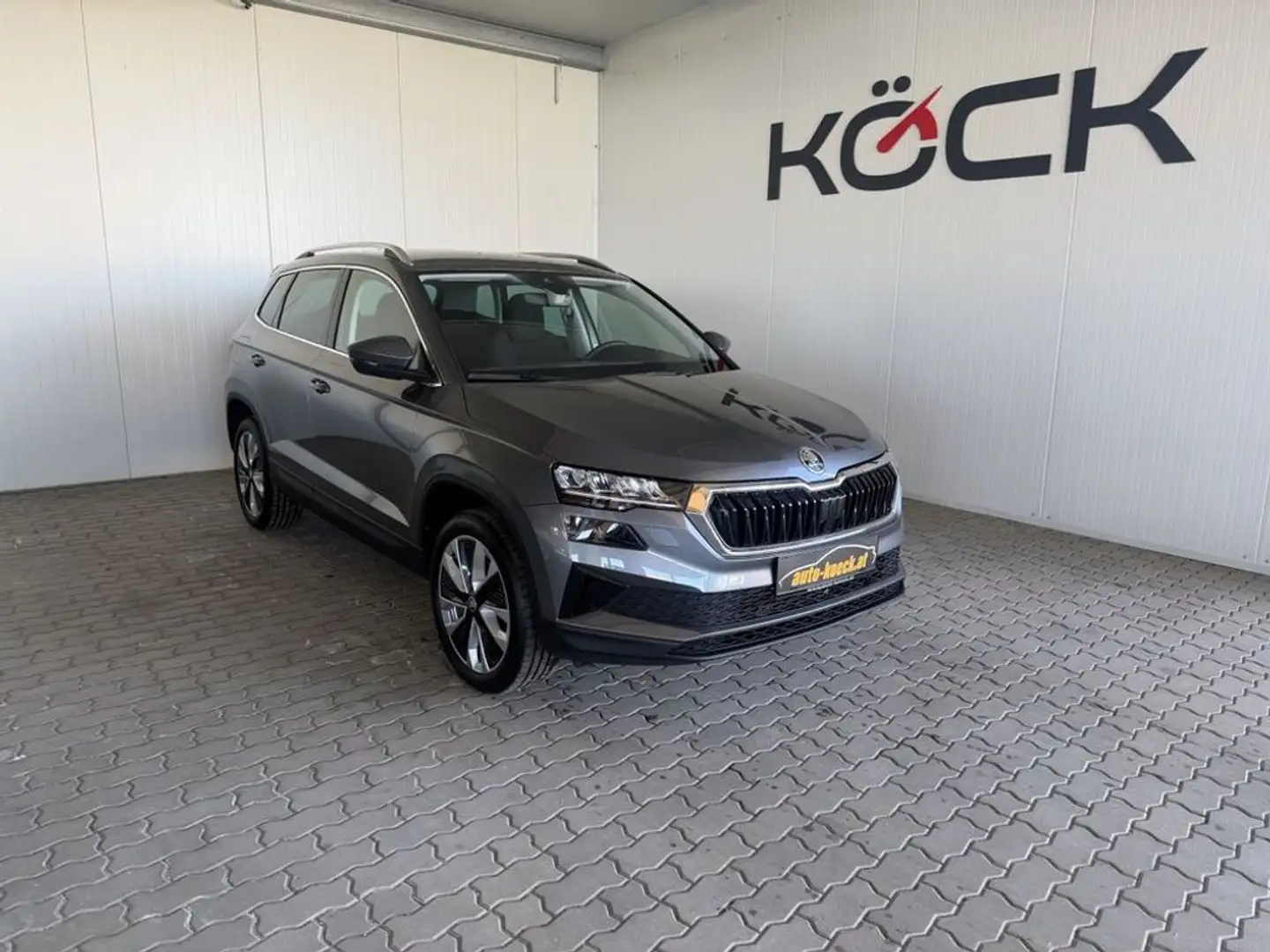 Skoda Karoq Selection Grau - 1