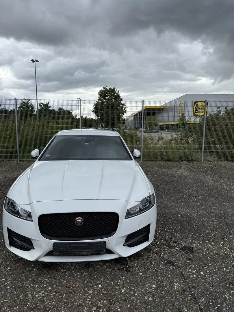 Jaguar XF 30d Aut. R-Sport Fehér - 1