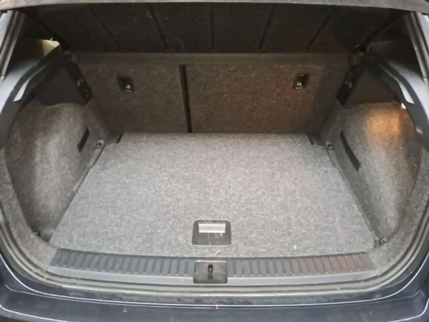 SEAT Arona 1.0 TSI Xperience Klima PDC LED DSG Silber - 2