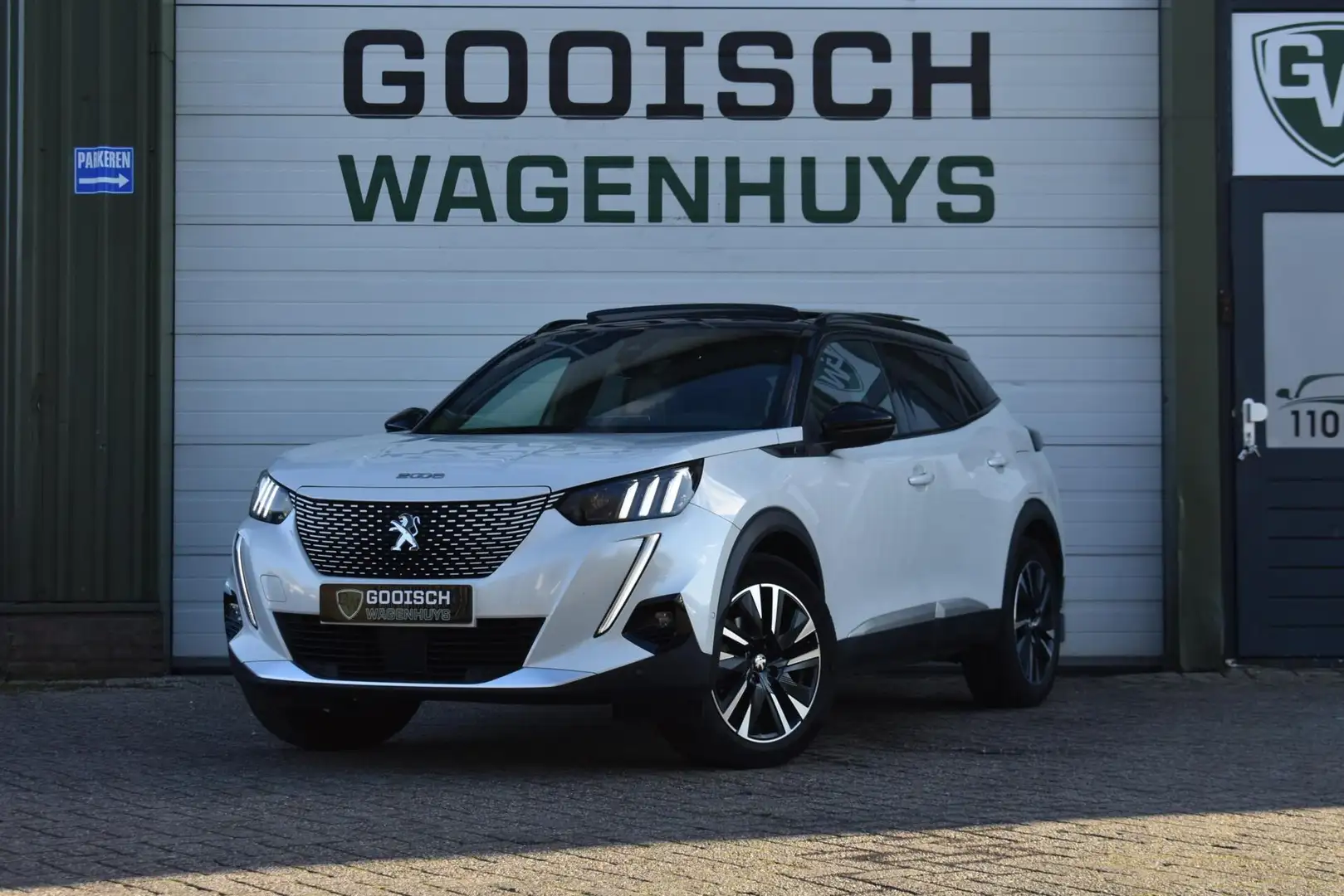 Peugeot e-2008 EV GT Pack 50 kWh | Panorama | Camera | Stoelverwa Blanc - 1