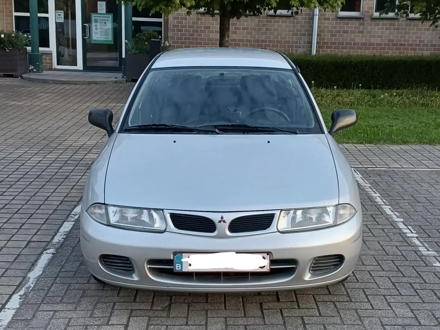 Mitsubishi Carisma 1.6i GL Anniversary Plateado - 1