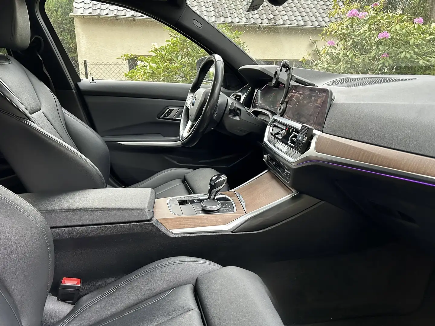 BMW 320 320d Touring Aut. Sport Line Zwart - 2