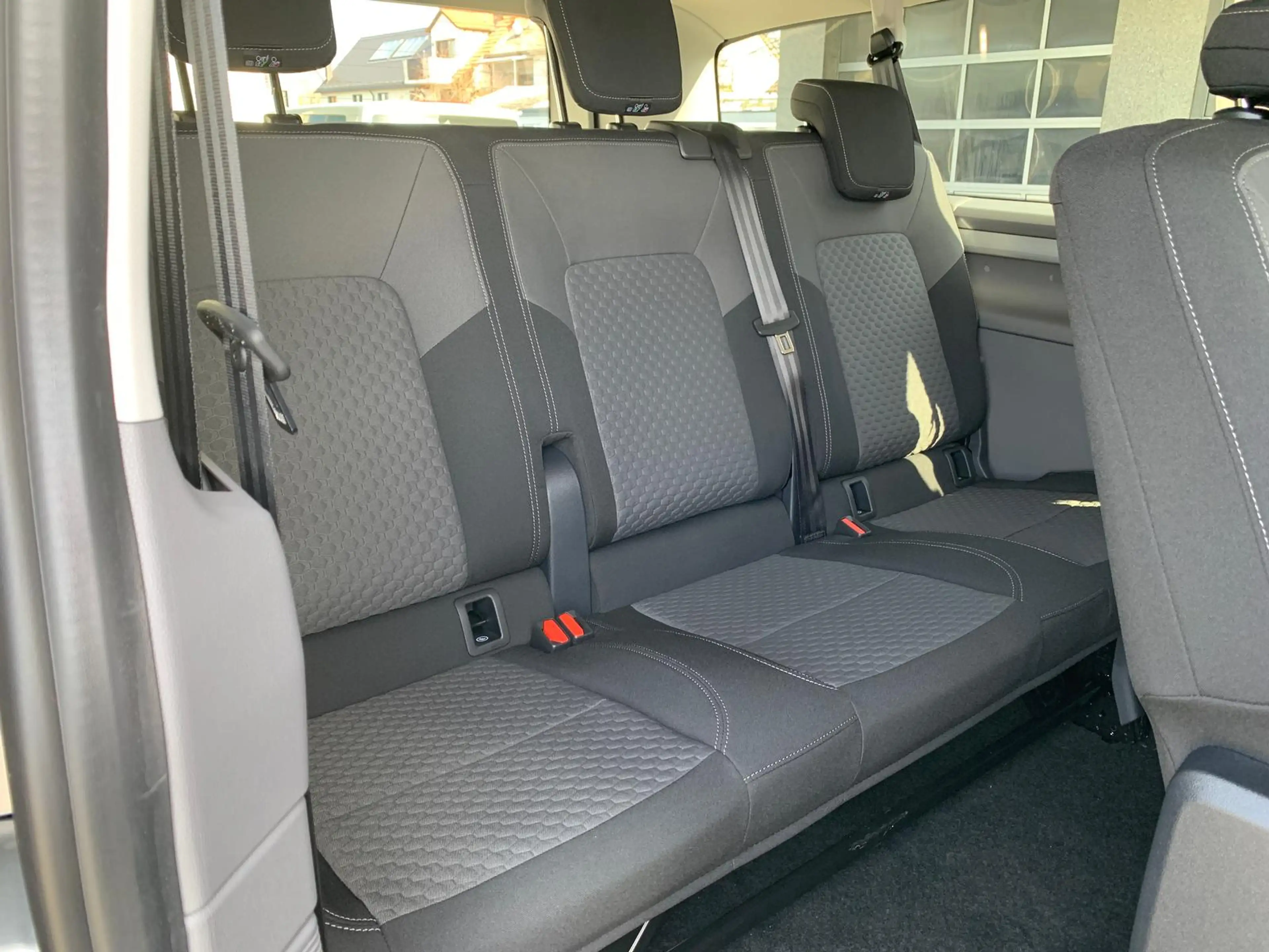 Volkswagen T7 Caravelle Life LR lang AHK 9Sitzer Kamera APP — photo 15