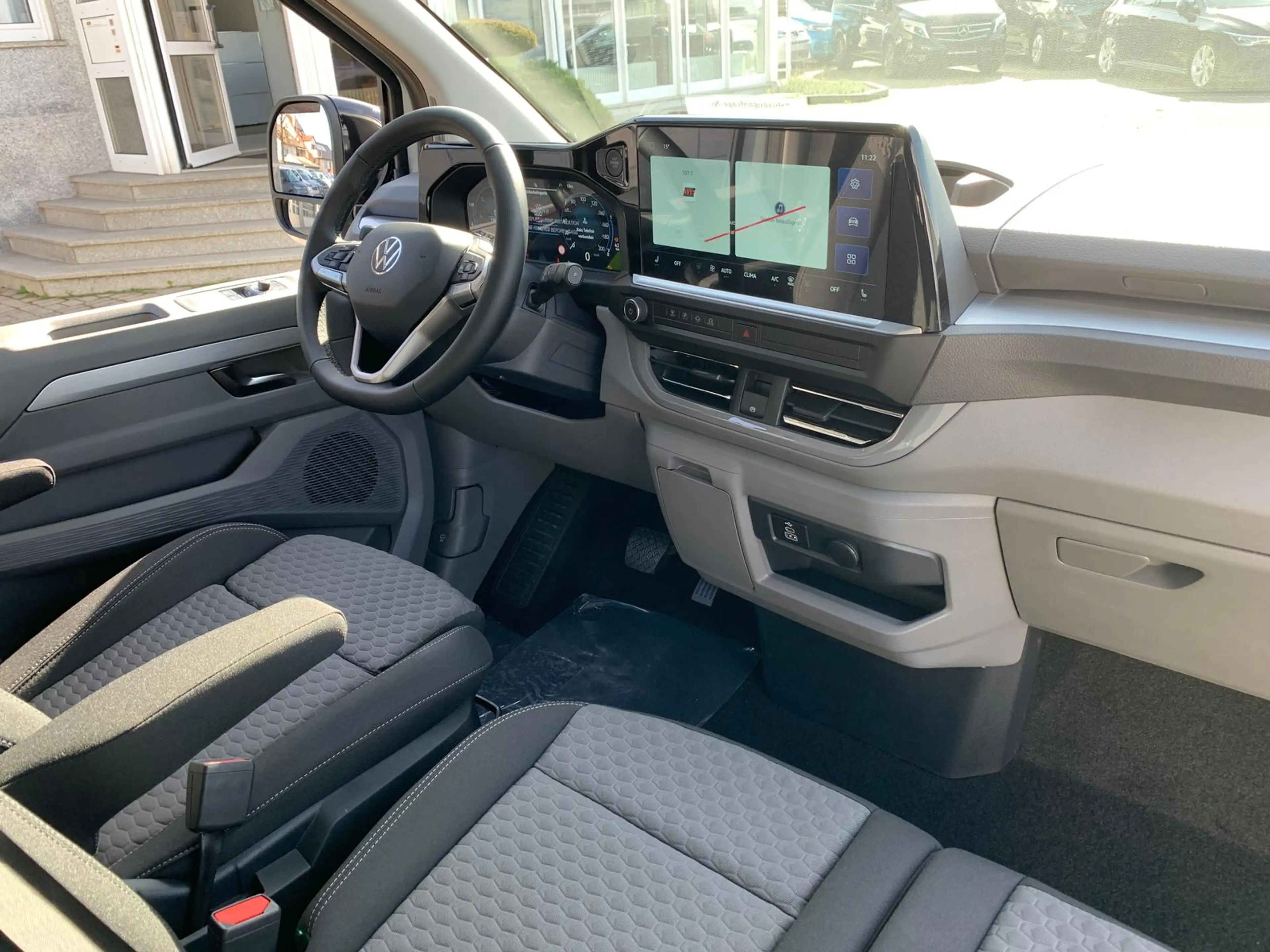 Volkswagen T7 Caravelle Life LR lang AHK 9Sitzer Kamera APP — photo 6