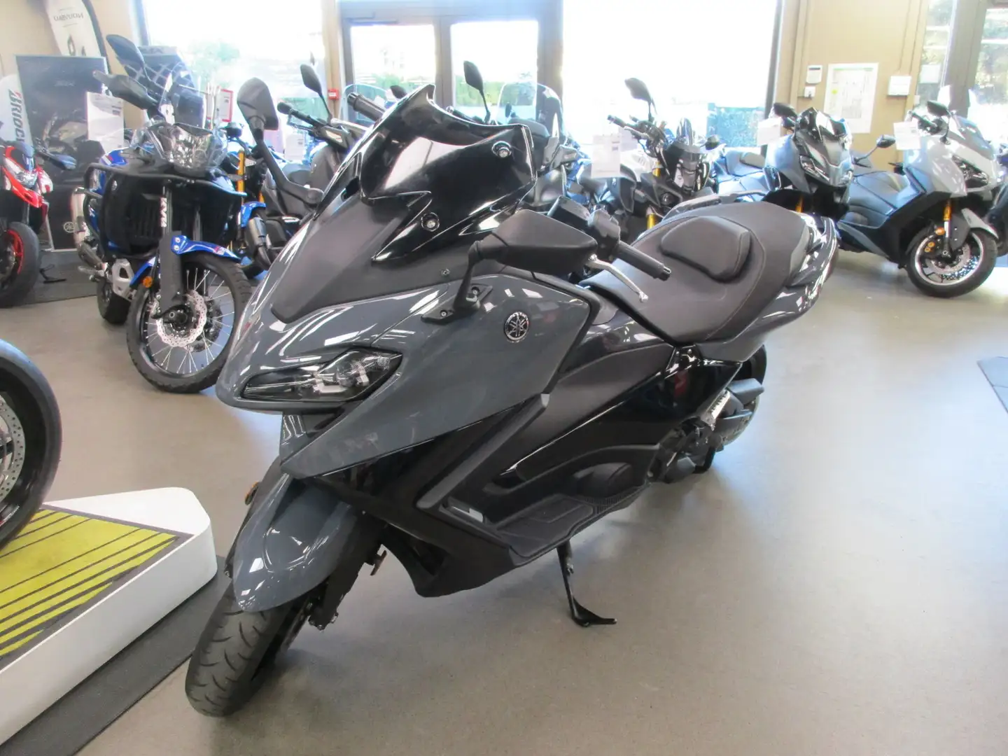 Yamaha TMAX 560 Gris - 2