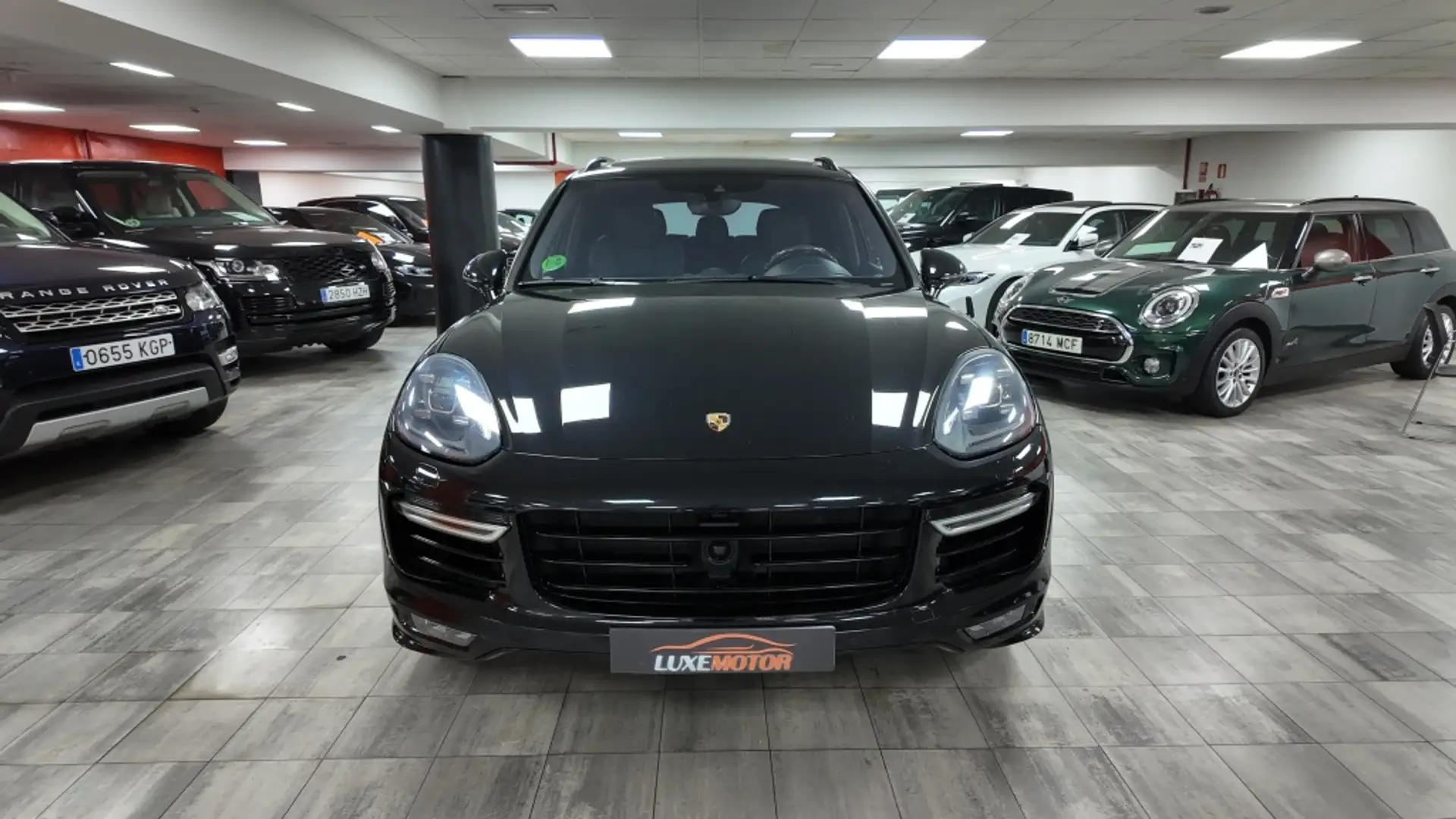 Porsche Cayenne Turbo S Aut. Noir - 2
