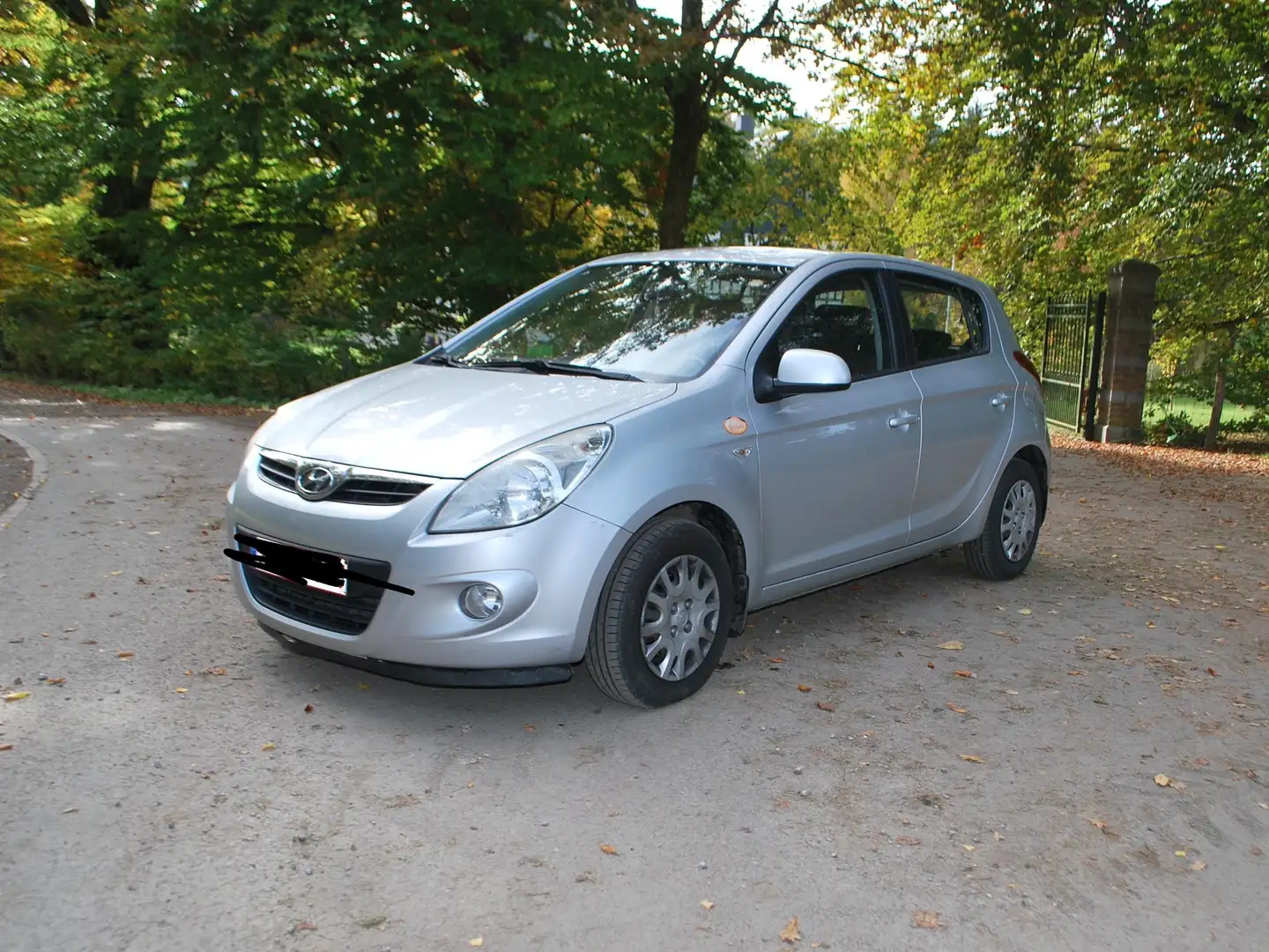 Hyundai i20 i20 1.4 CRDi Lounge Blue FAP Zilver - 2