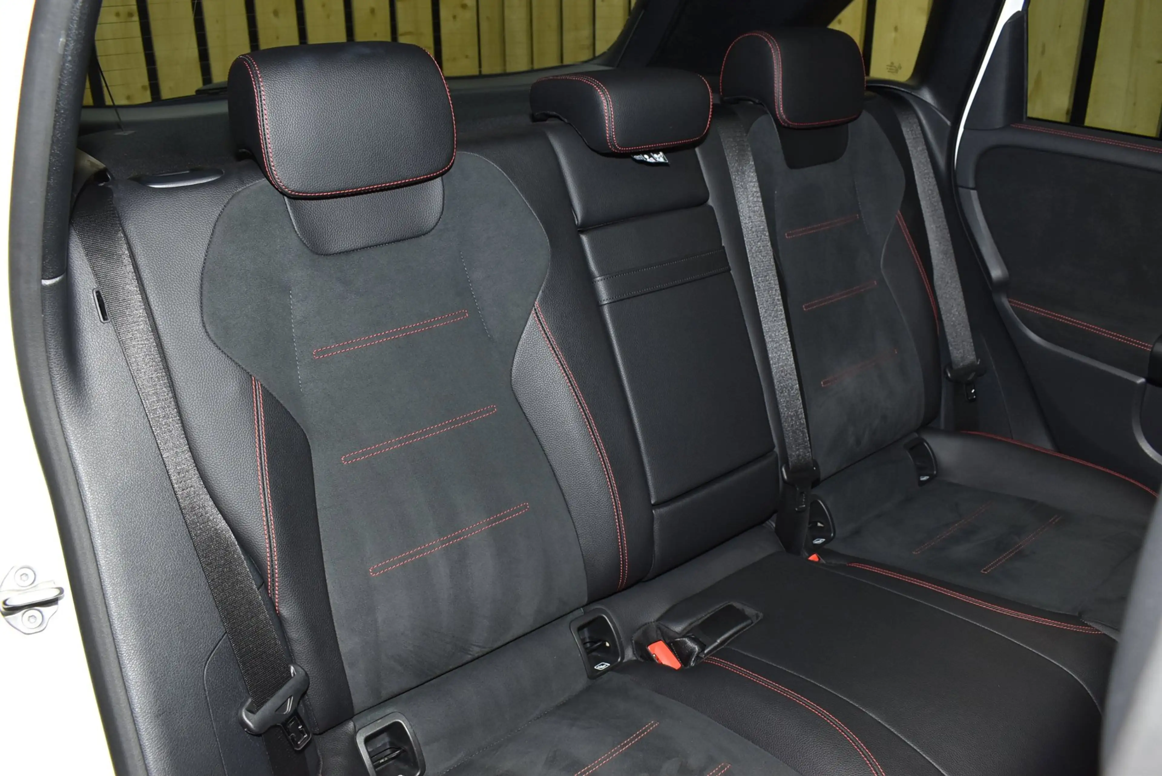 Mercedes-Benz B 180 Business Solution AMG Trekhaak Panoramadak CarPlay — photo 48