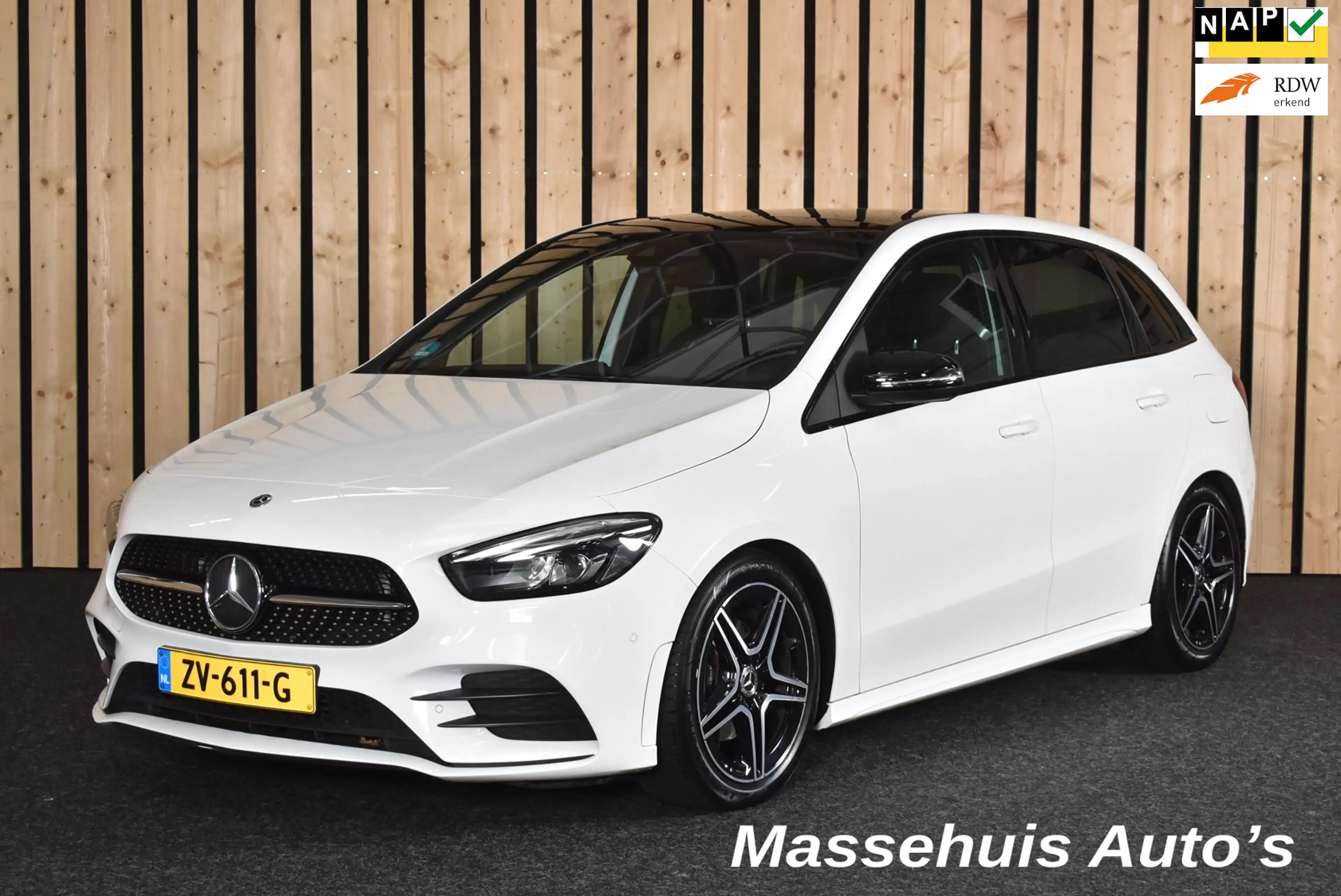 Mercedes-Benz B 180 Business Solution AMG Trekhaak Panoramadak CarPlay