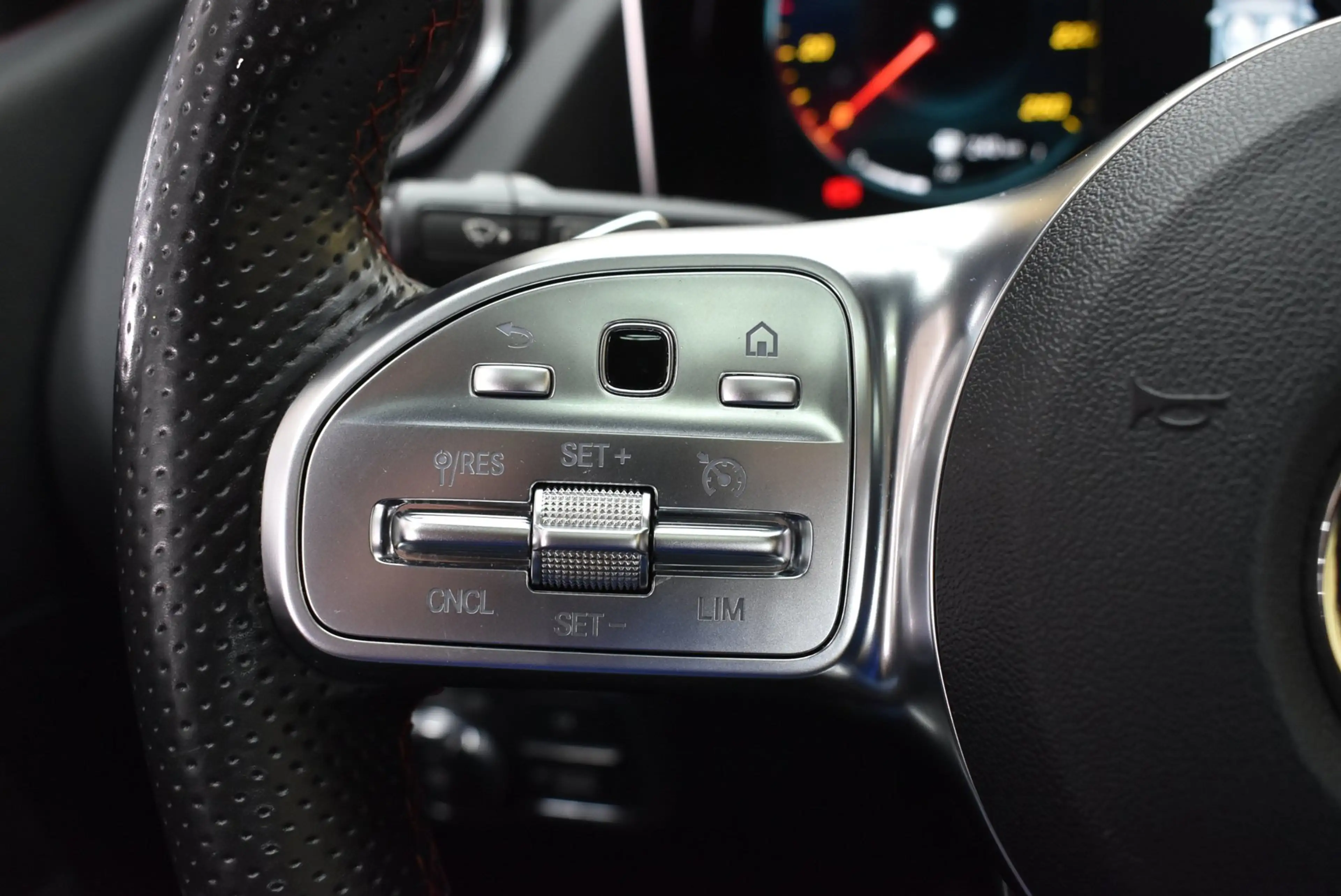 Mercedes-Benz B 180 Business Solution AMG Trekhaak Panoramadak CarPlay — photo 36