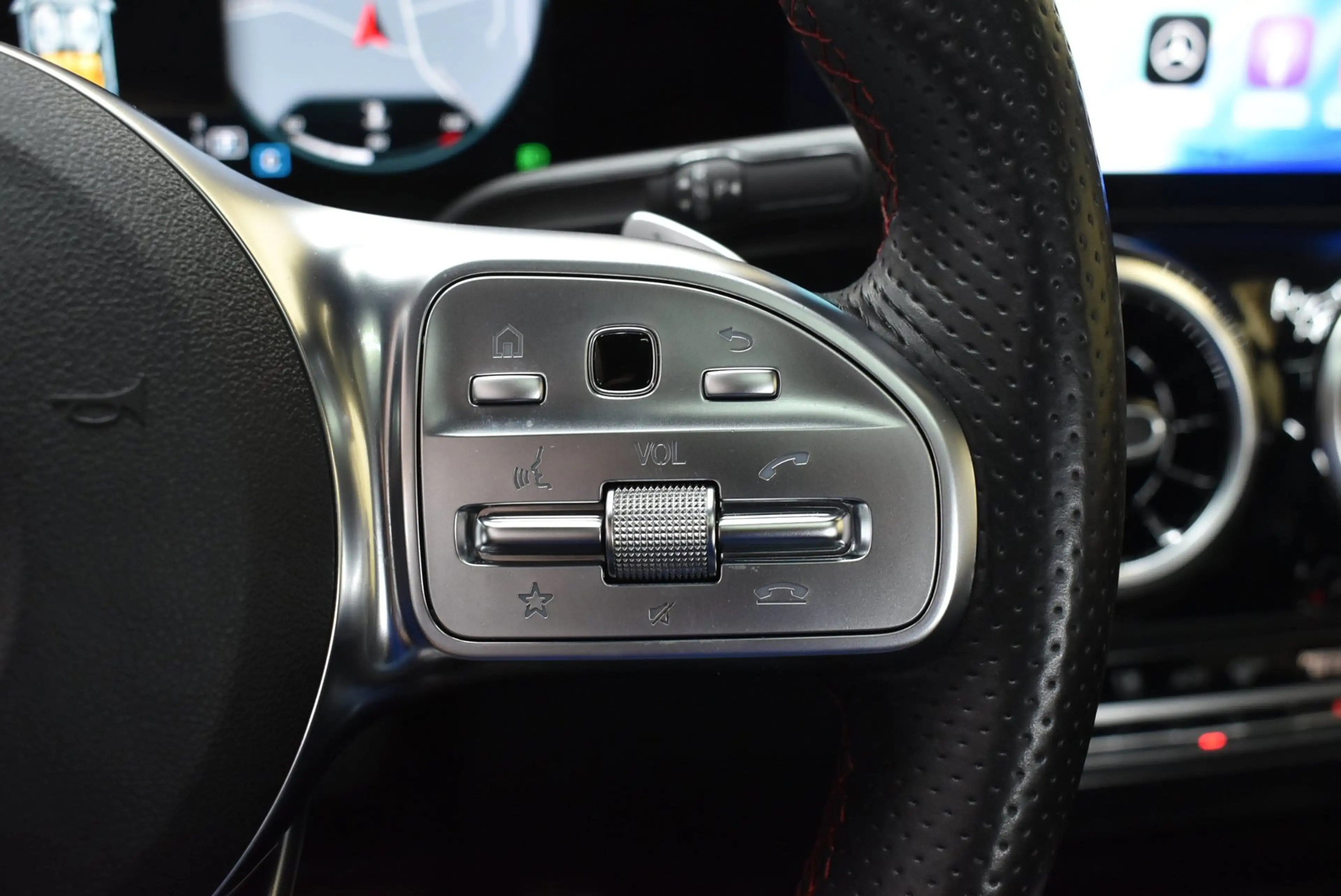 Mercedes-Benz B 180 Business Solution AMG Trekhaak Panoramadak CarPlay — photo 37