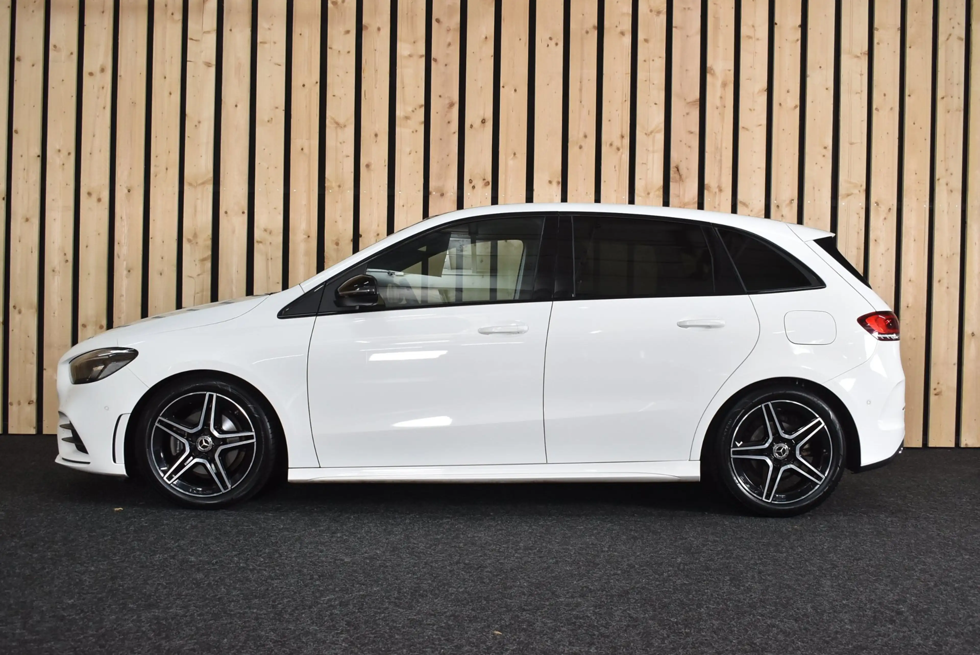 Mercedes-Benz B 180 Business Solution AMG Trekhaak Panoramadak CarPlay — photo 6