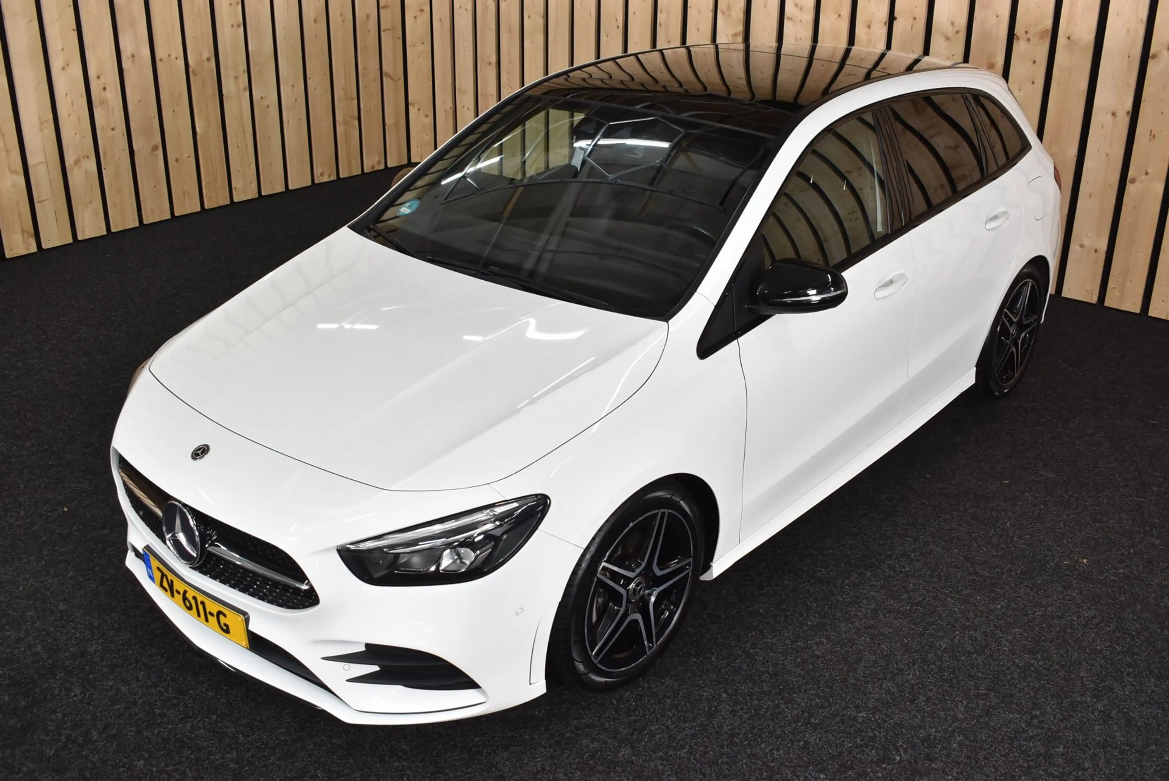 Mercedes-Benz B 180 Business Solution AMG Trekhaak Panoramadak CarPlay — photo 17