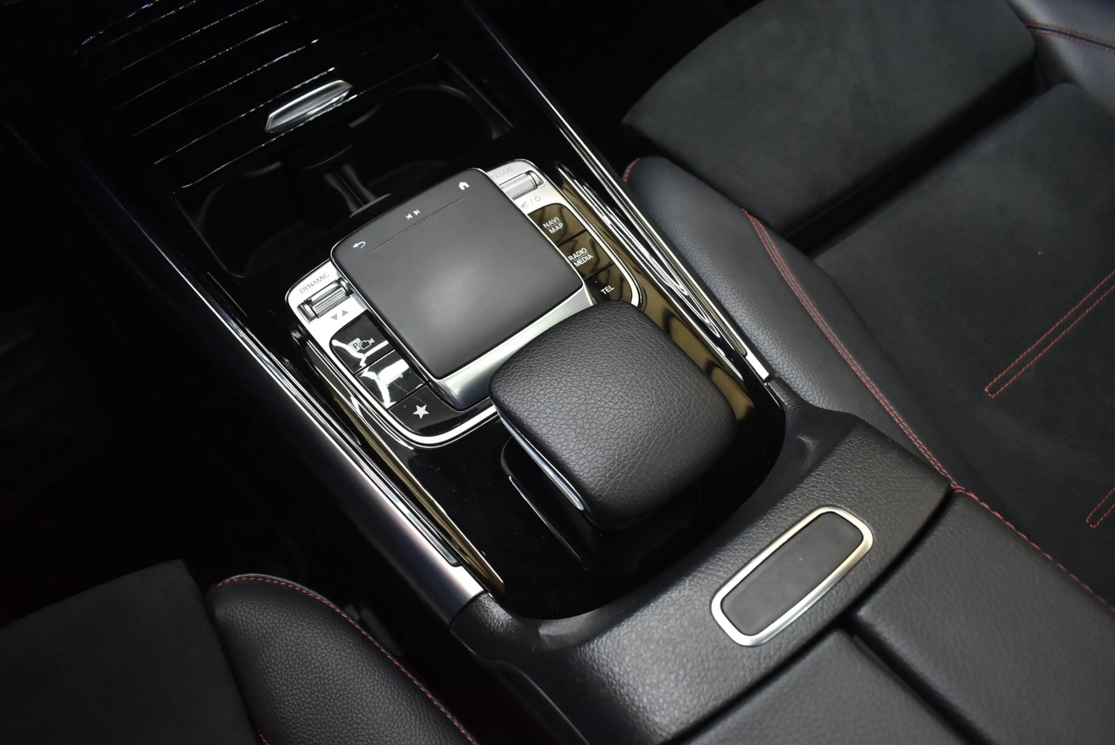 Mercedes-Benz B 180 Business Solution AMG Trekhaak Panoramadak CarPlay — photo 46