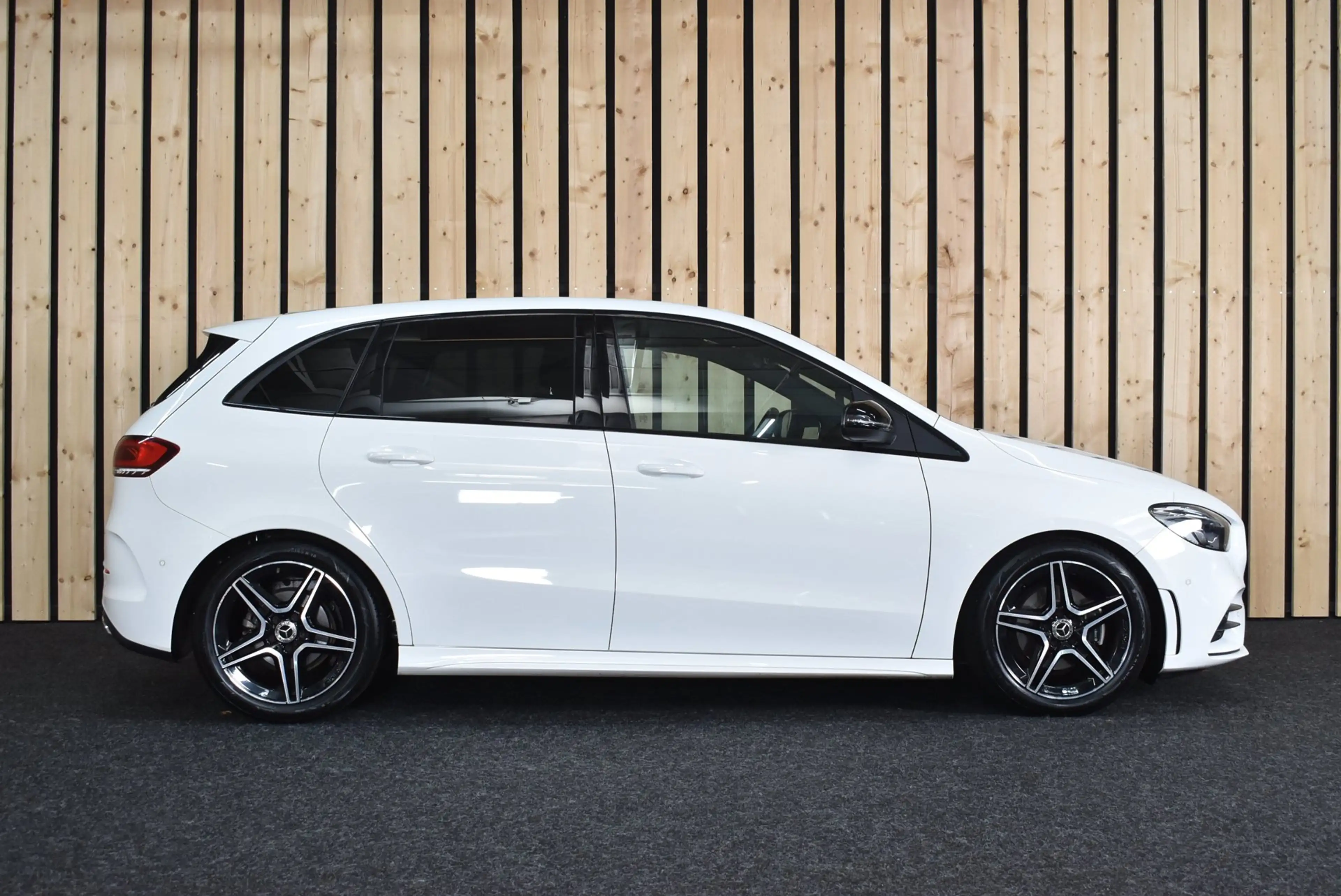Mercedes-Benz B 180 Business Solution AMG Trekhaak Panoramadak CarPlay — photo 7