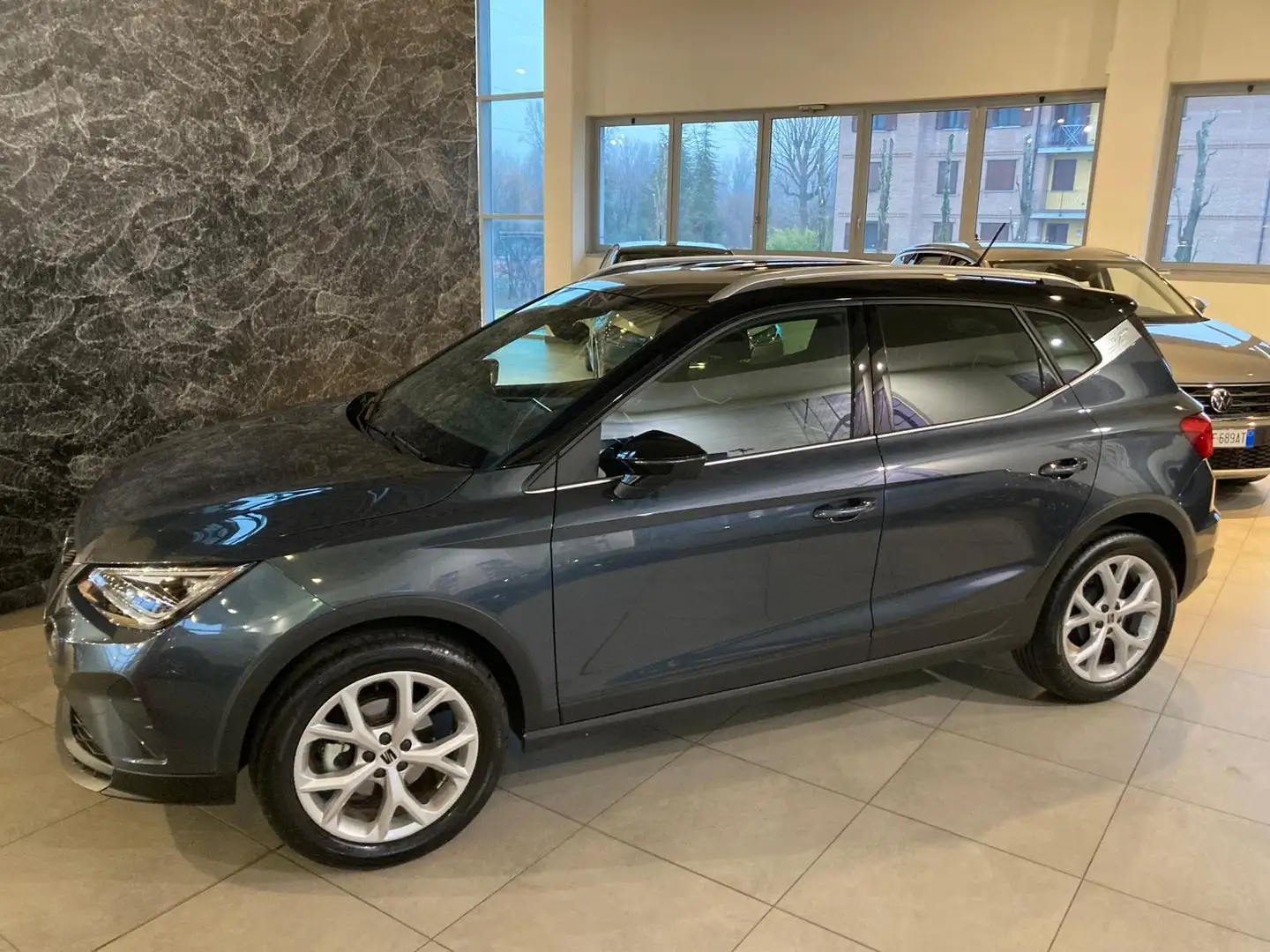 SEAT Arona Arona 1.0 tgi FR 90cv Gris - 1