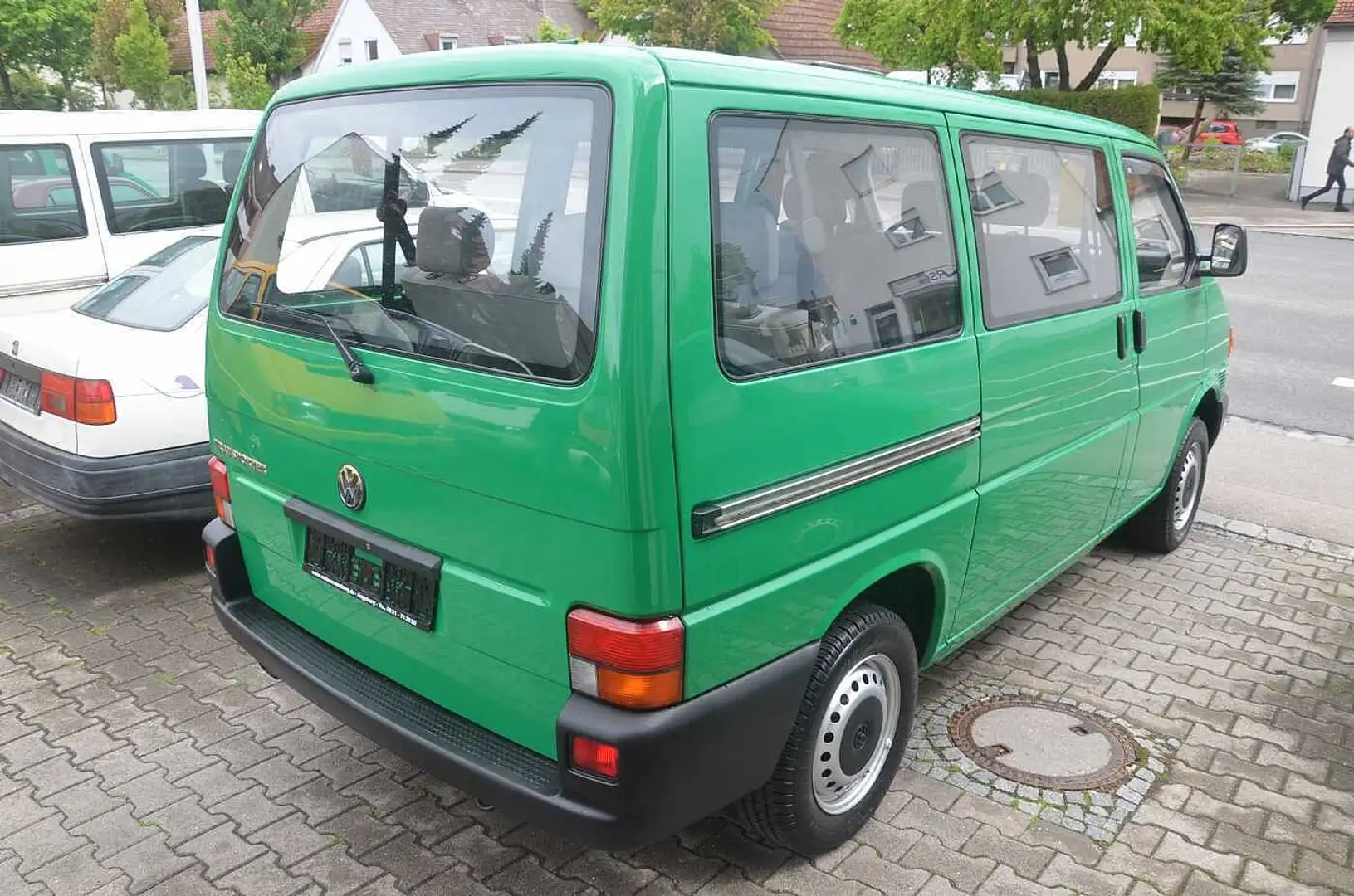 Volkswagen T4 Bus Kombi 2.5Benziner, KLIMA, 2 Schiebetüren Vert - 2