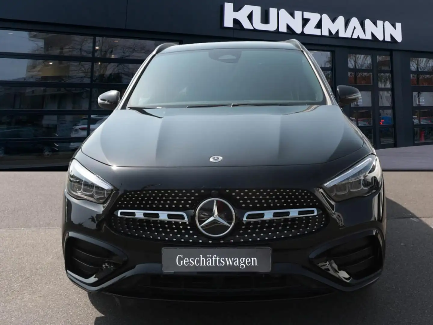 Mercedes-Benz GLA 180 AMG Night MBUX Navi Totwinkel Kamera AHK Schwarz - 2