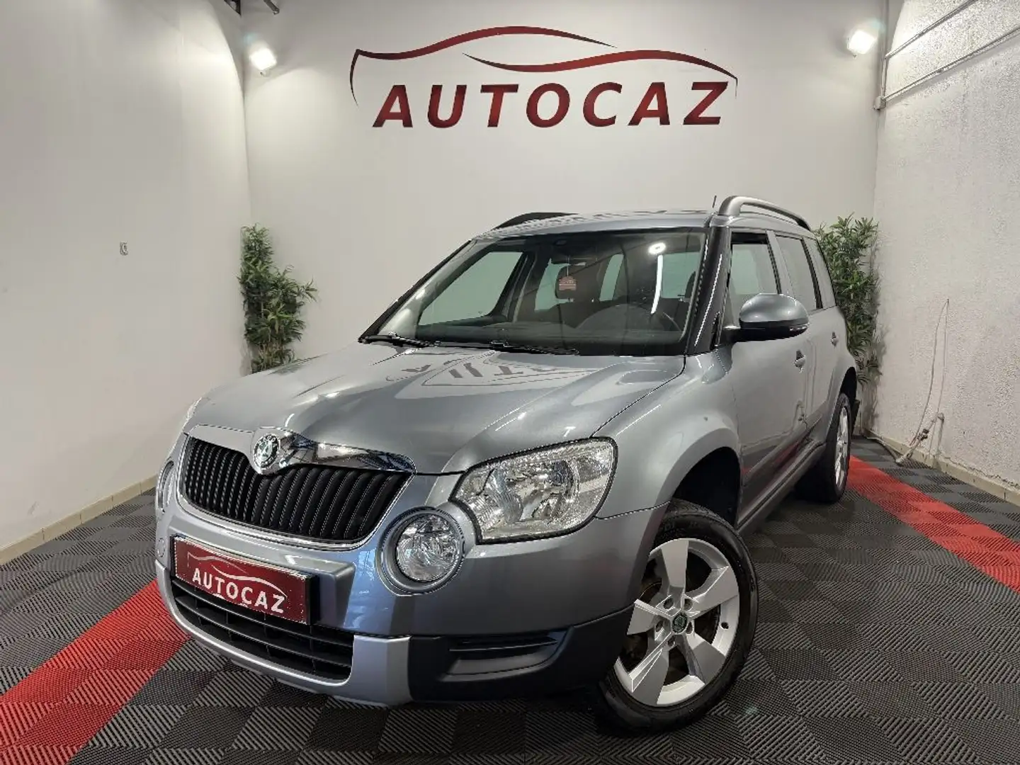 Skoda Yeti 2.0 TDI CR 110 4x4 BVM6 Active +ATTELAGE*PREMIERE MAIN Grau - 1